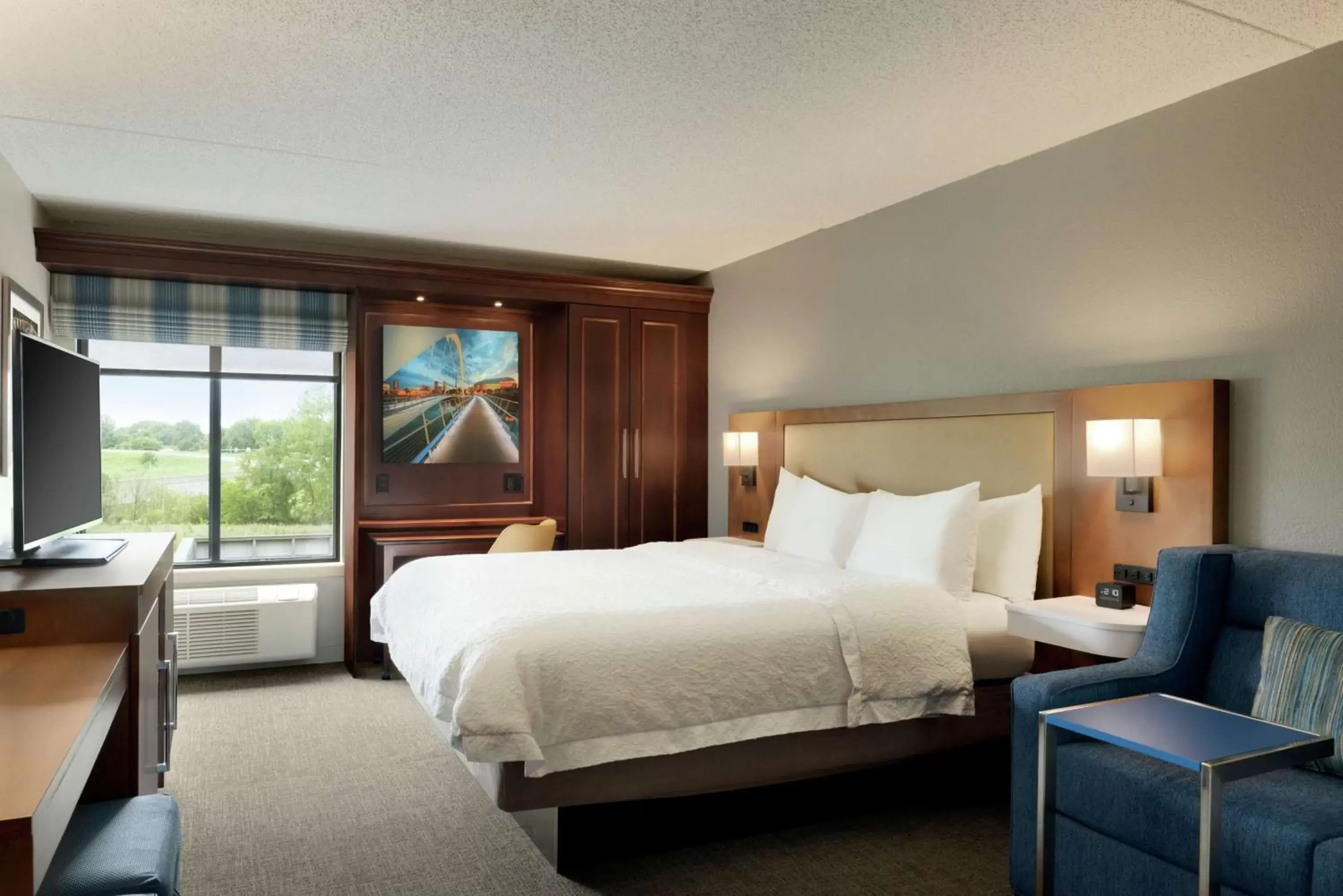 Bedroom, Bed in Hampton Inn West Des Moines Lake Drive