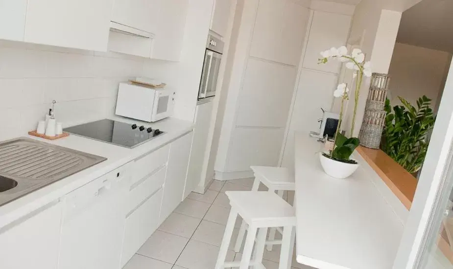 Two-Bedroom Apartment (4 Adults) with Harbor View in Hotel du Bassin Two-Bedroom Apartment (4 Adults) with Harbor View in Hotel du Bassin