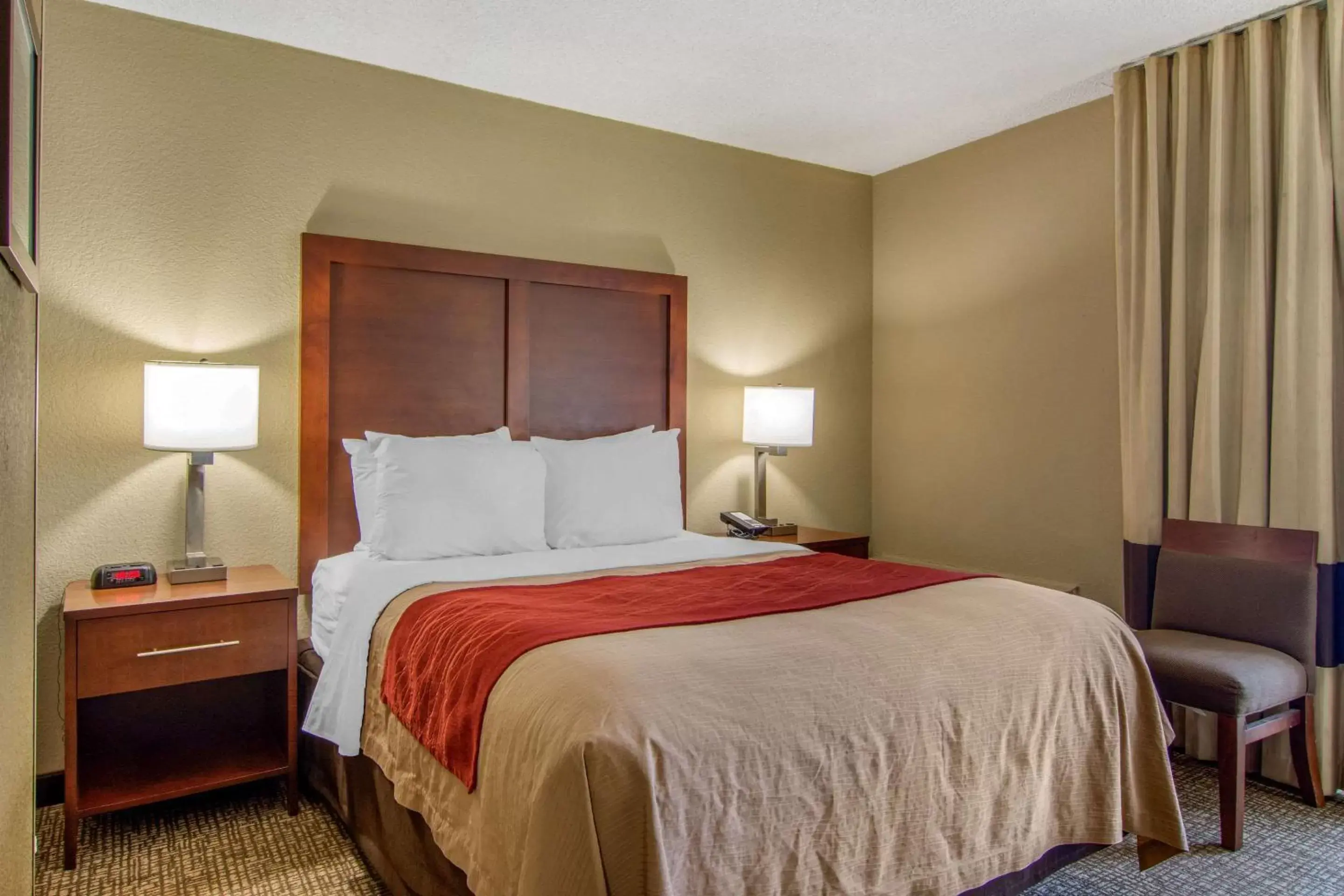 Bed in Comfort Inn Sandy Springs – Perimeter