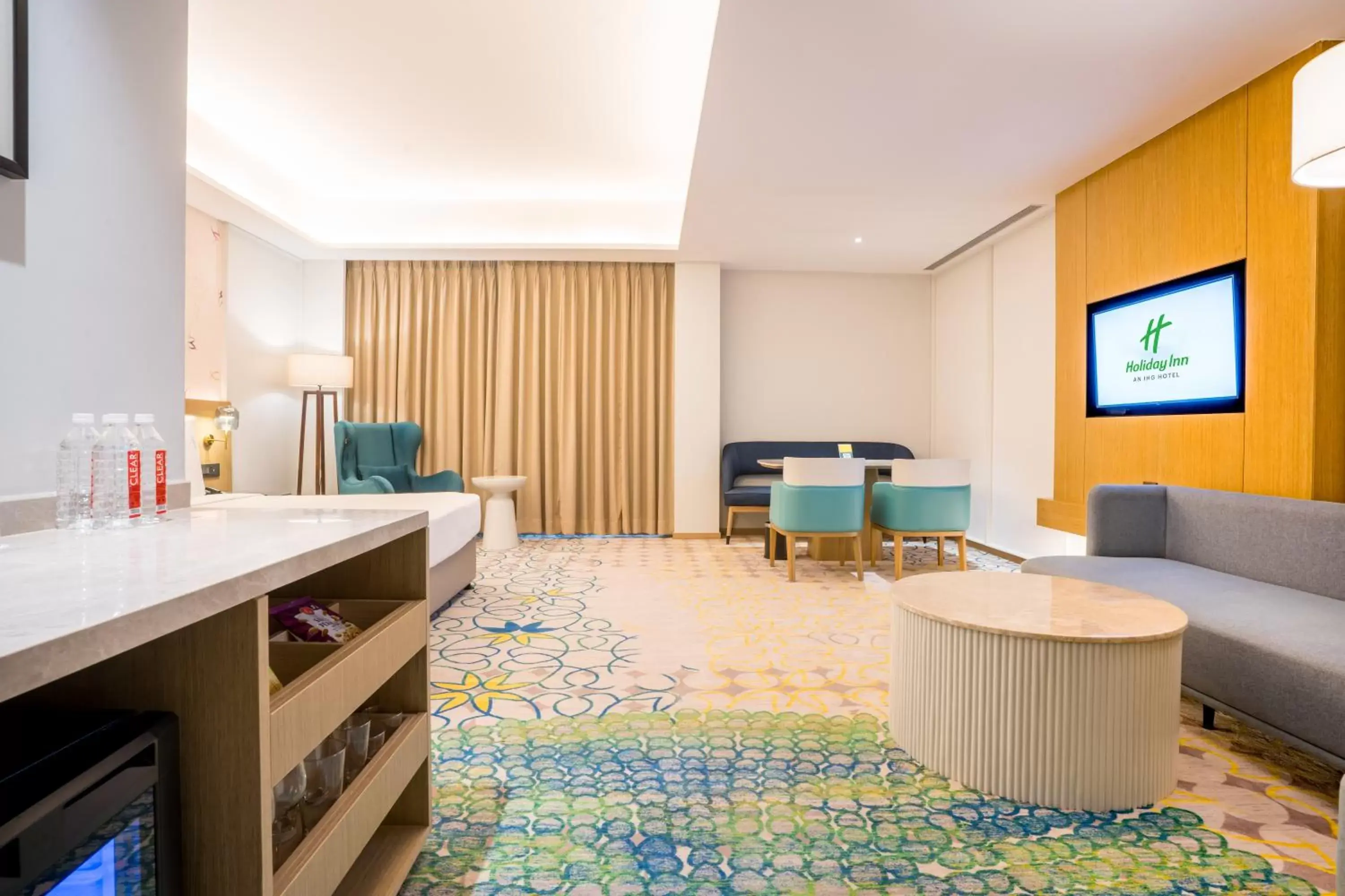 TV and multimedia in Holiday Inn Lucknow Airport, an IHG Hotel