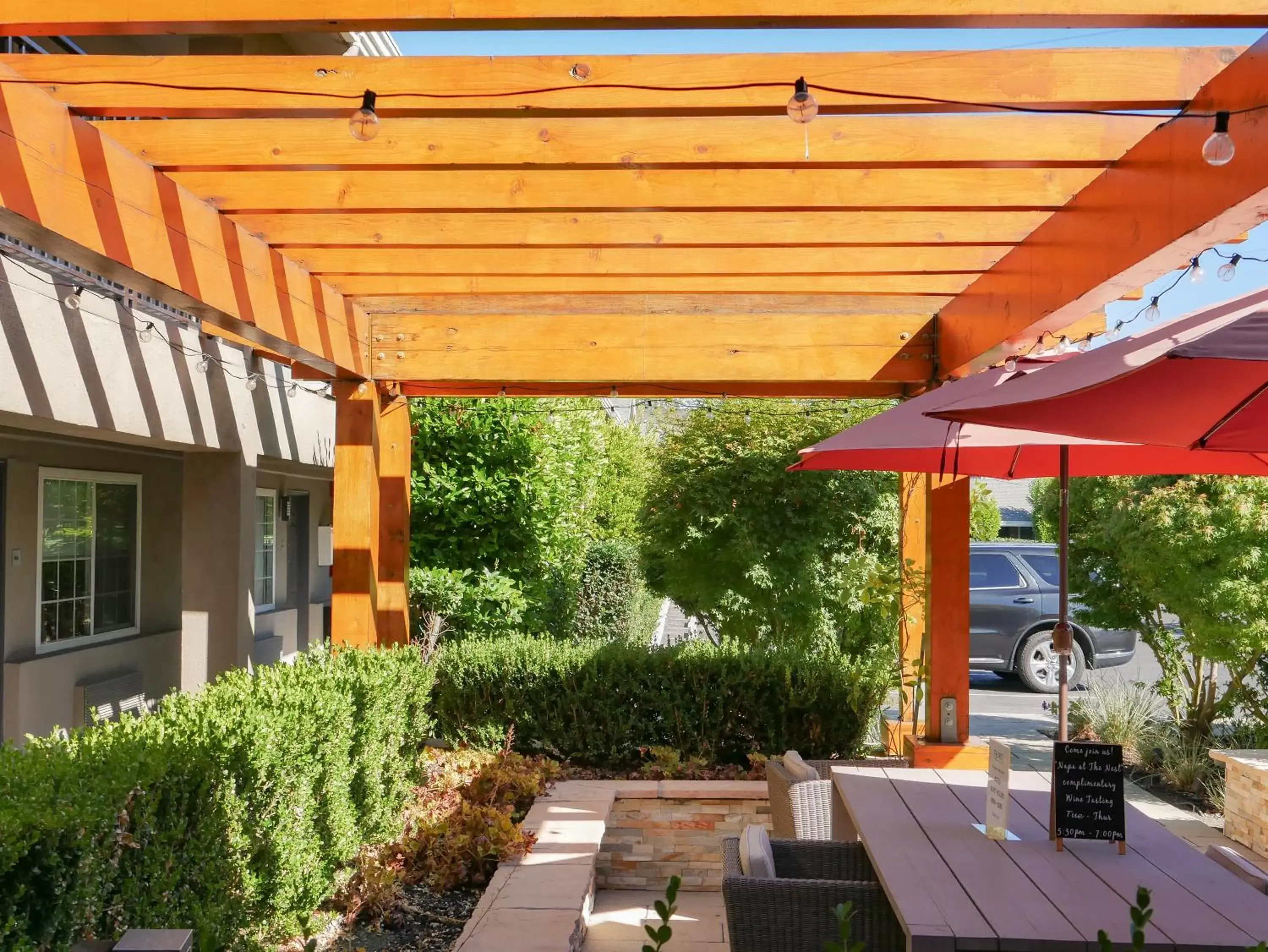 Patio in The Nest Hotel Palo Alto