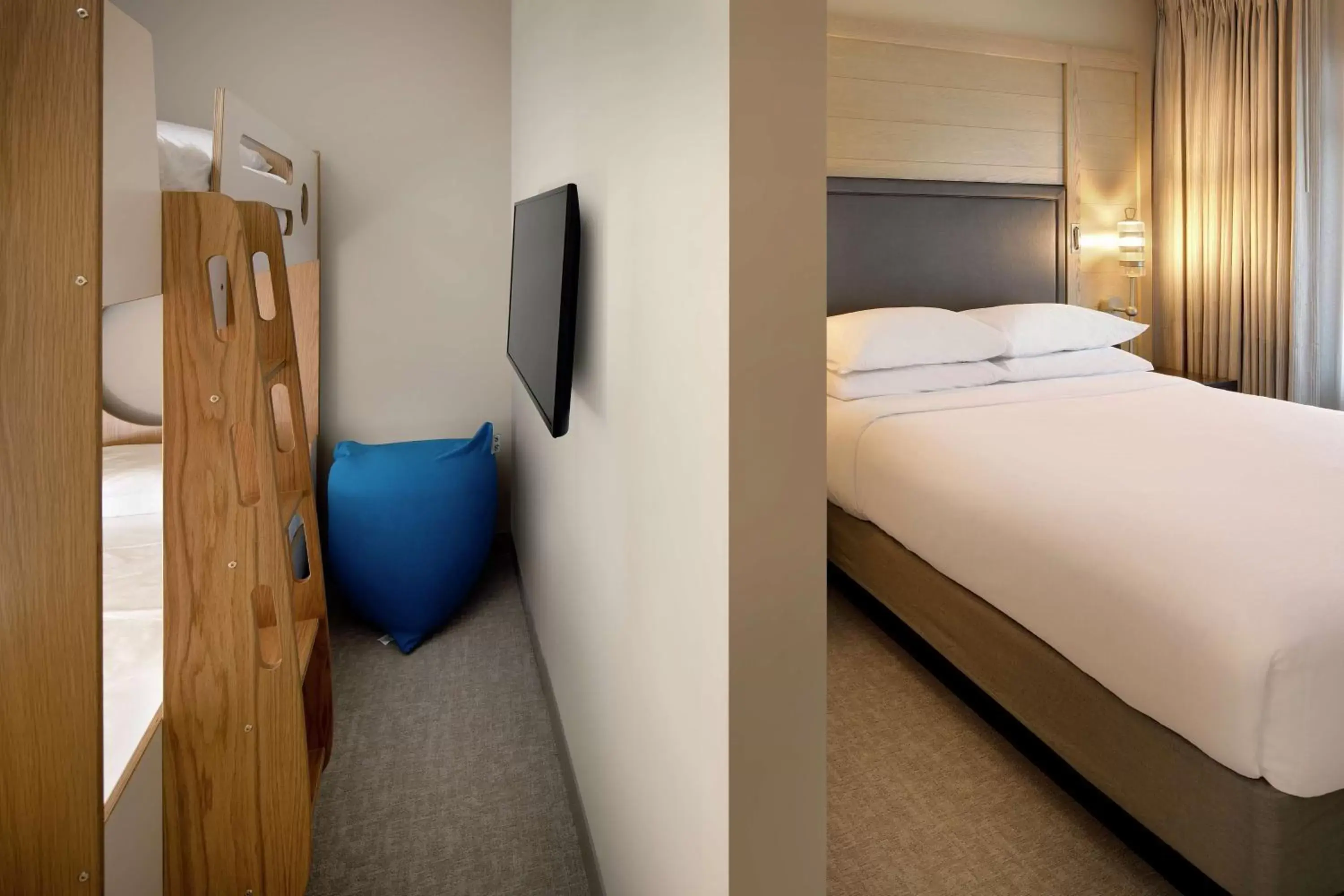 Bedroom, Bed in Embassy Suites St Augustine Beach Oceanfront Resort