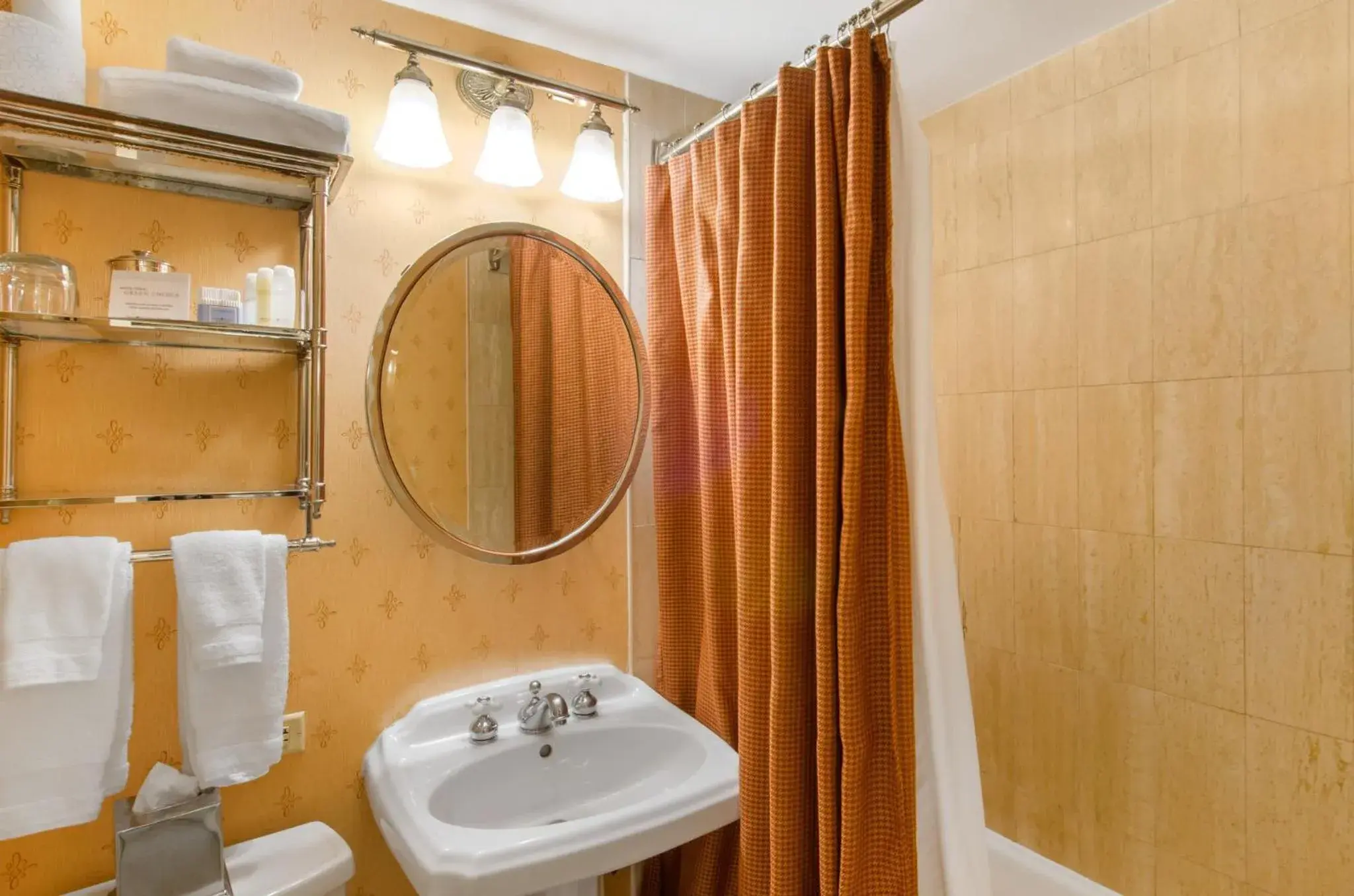 Bathroom in Boston Omni Parker House Hotel