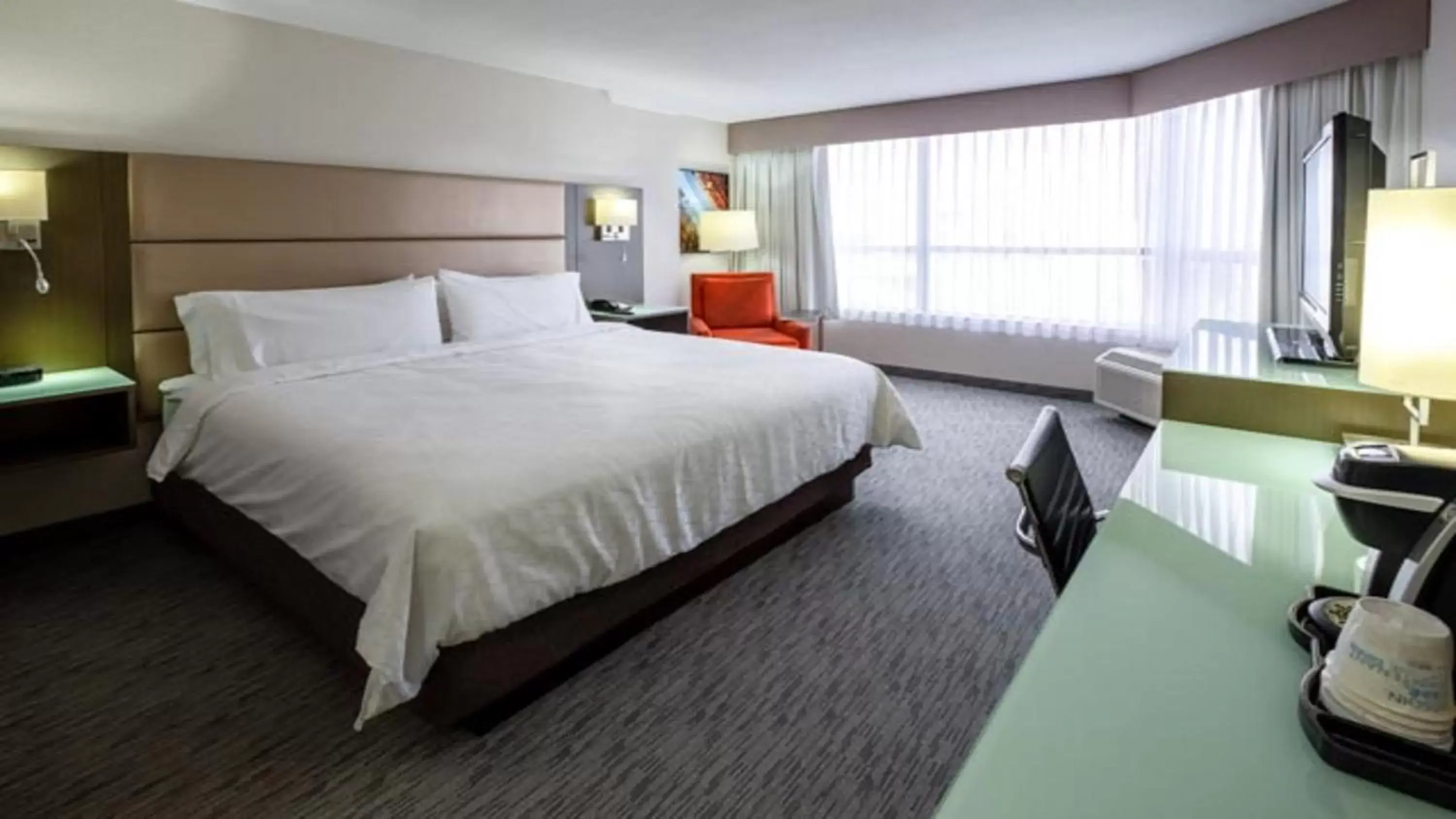 Photo of the whole room in Holiday Inn Express Vancouver-Metrotown (Burnaby)