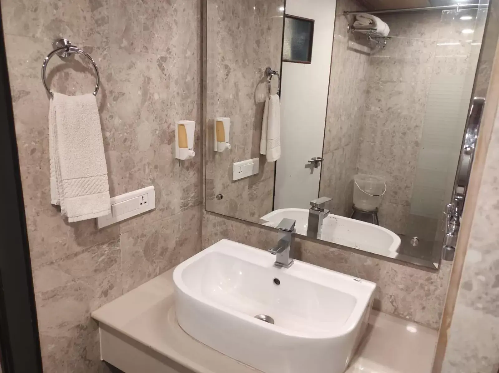 Bathroom in Hotel Vrishali Executive