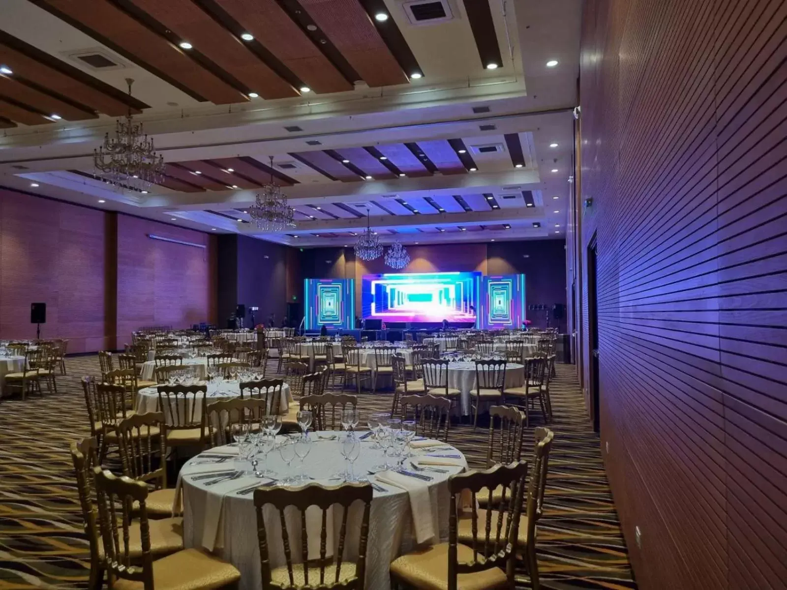 Banquet/Function facilities, Restaurant/Places to Eat in Wyndham Manta Sail Plaza Hotel and Convention Center