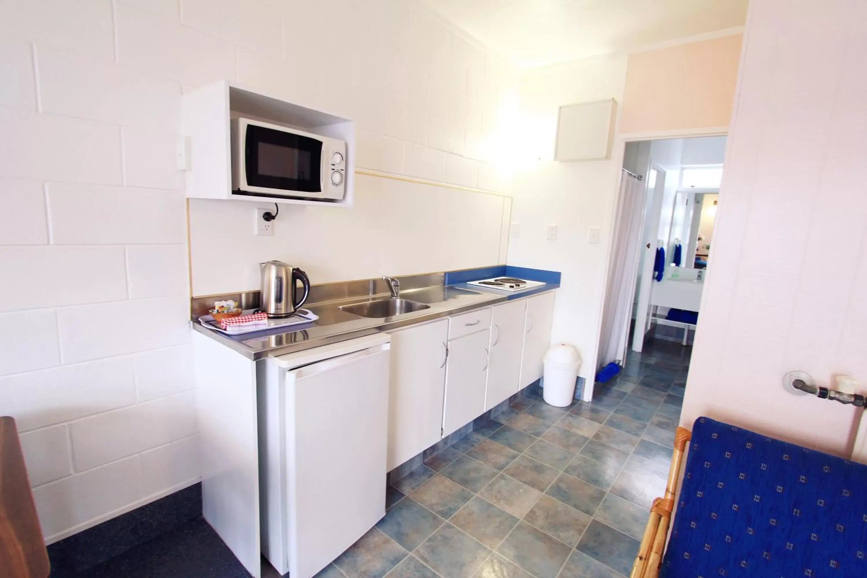 Standard Family Room with Spa Bathtub in Golden Glow Motel