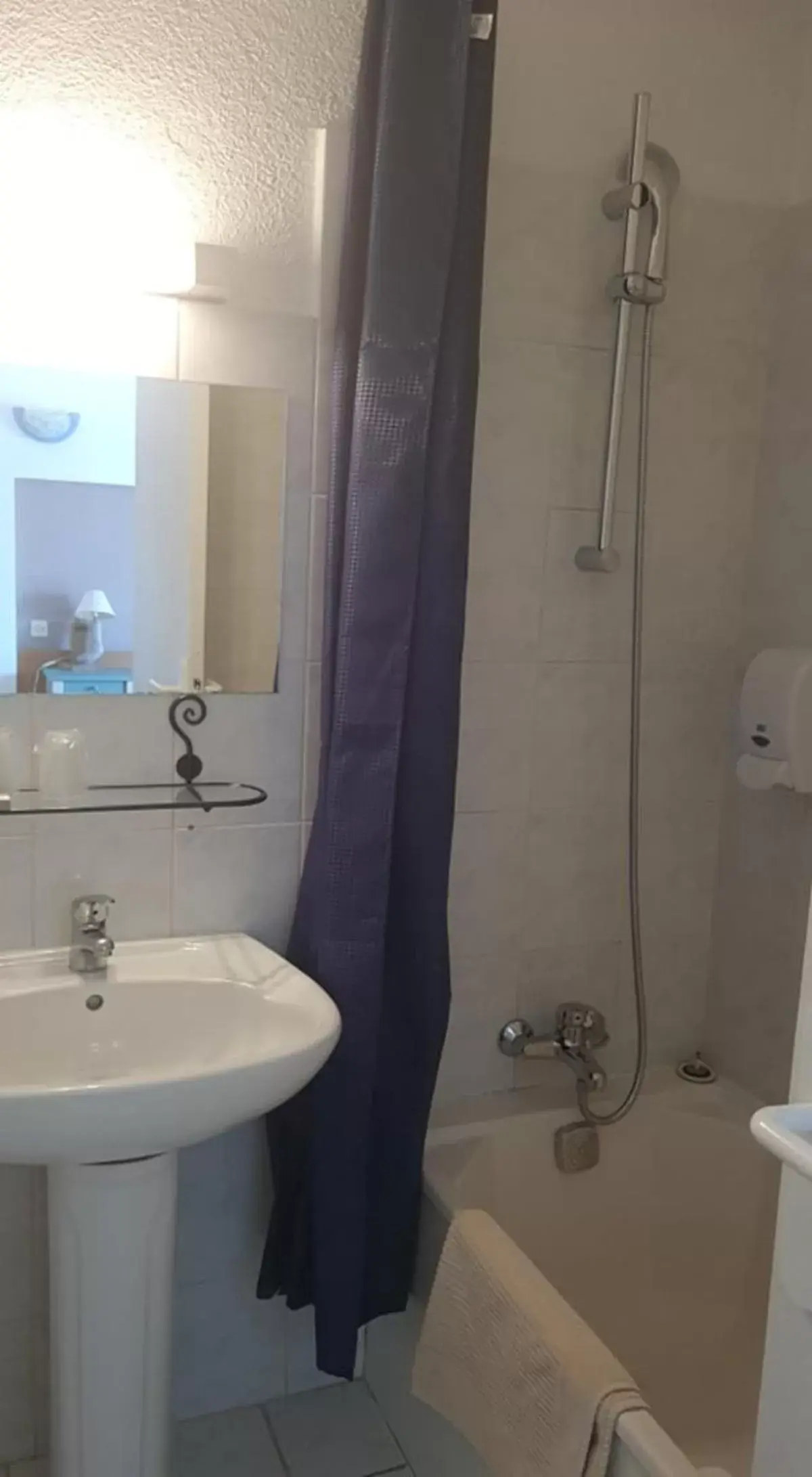 Double Room with Private Bathroom in Le Relais Des Lavandins