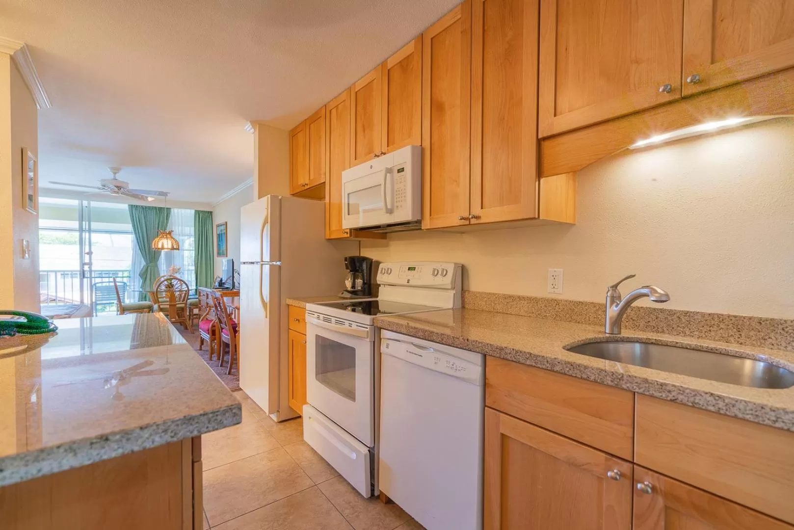 Kitchen or kitchenette, Kitchen/Kitchenette in Napili Sunset Beach Front Resort