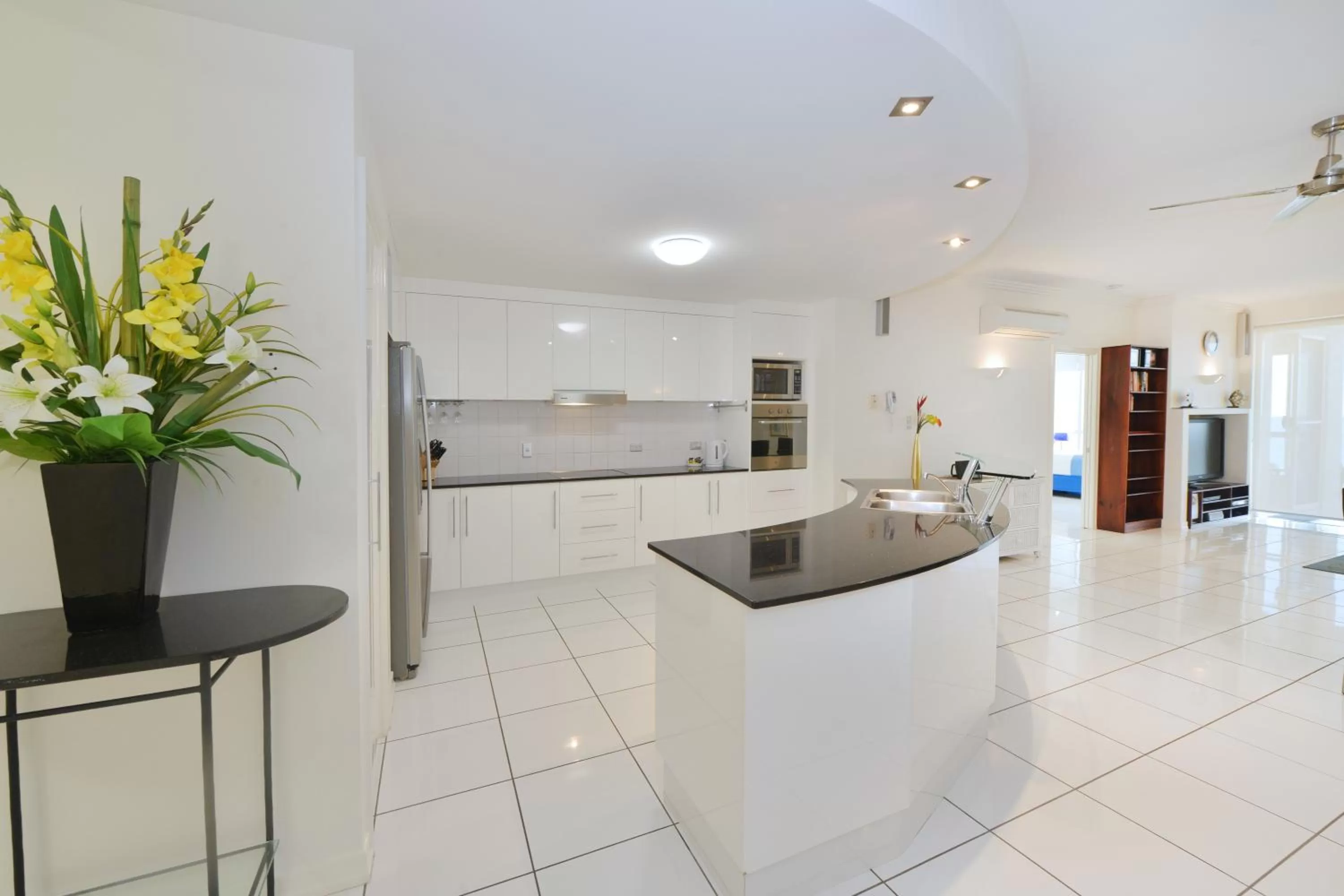 Kitchen or kitchenette in Bellevue At Trinity Beach