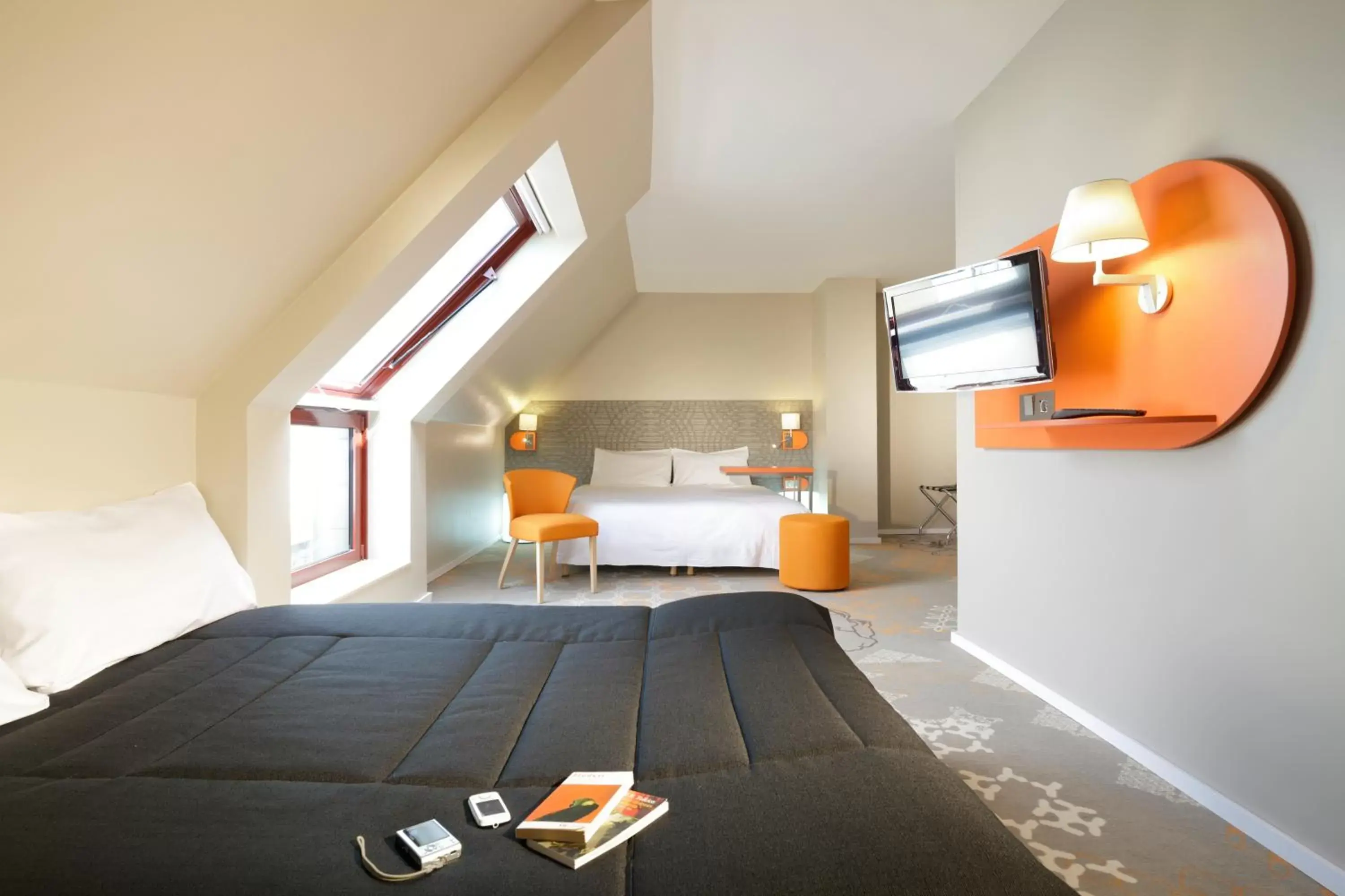 Photo of the whole room, Bed in ibis Styles Tours Centre