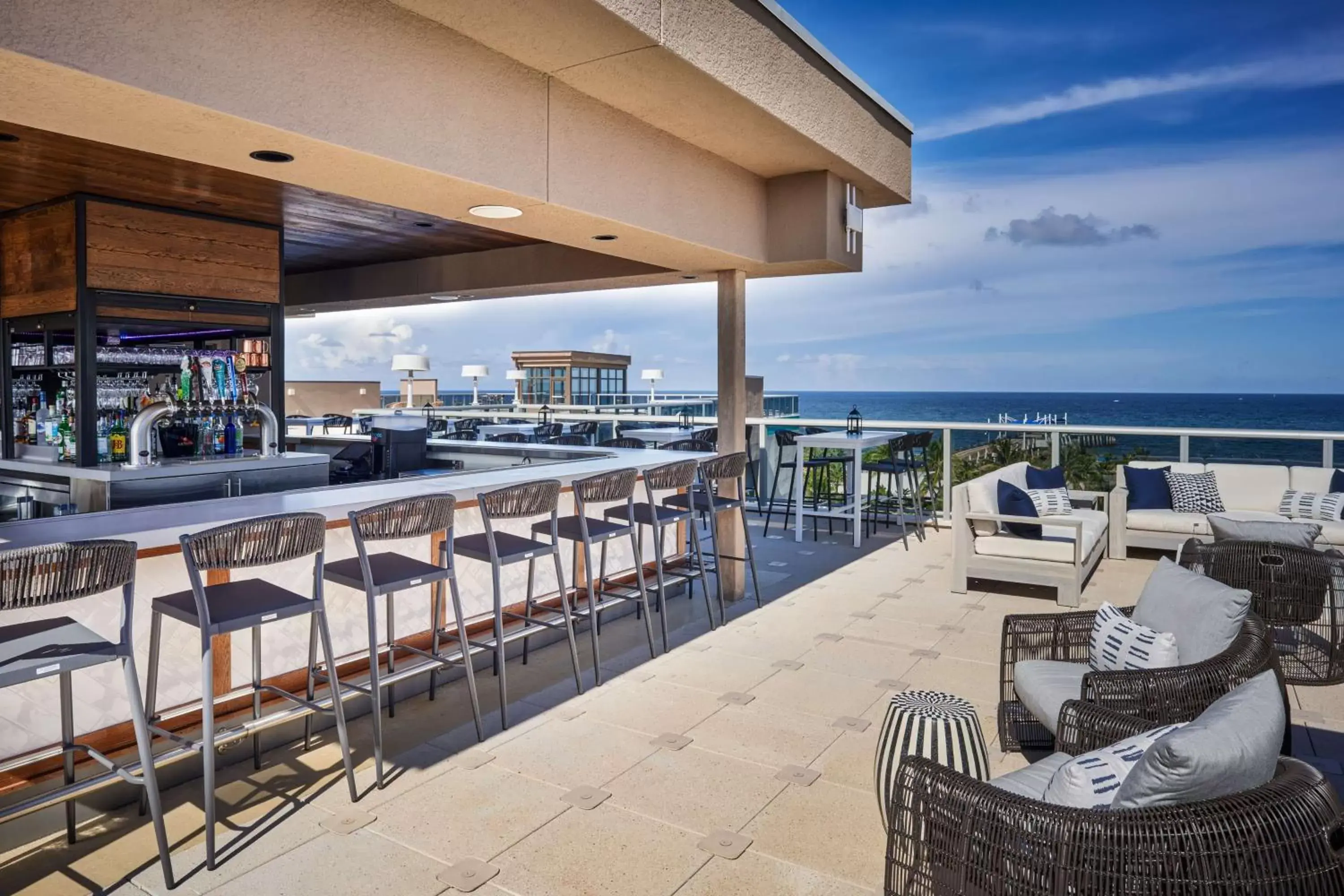 Lounge or bar, Restaurant/Places to Eat in Tru By Hilton Pompano Beach Pier