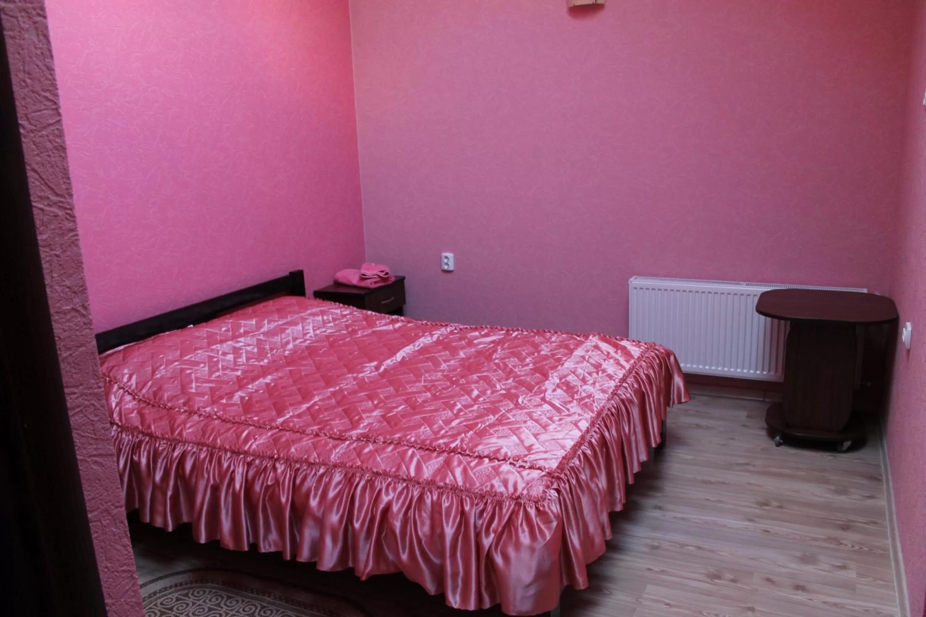 Photo of the whole room, Bed in Troyanda