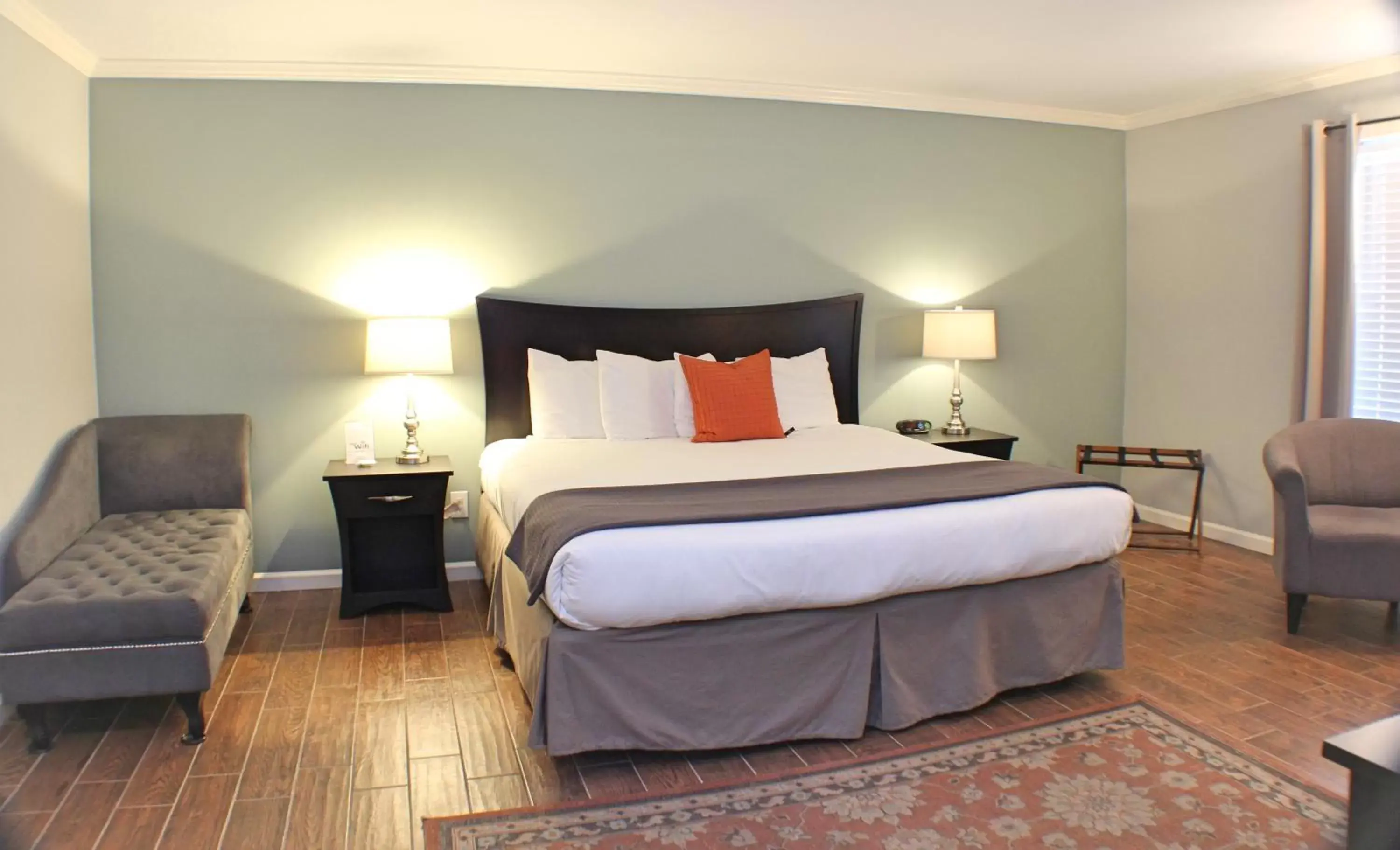 Bedroom, Bed in The Dahlonega Square Hotel & Villas