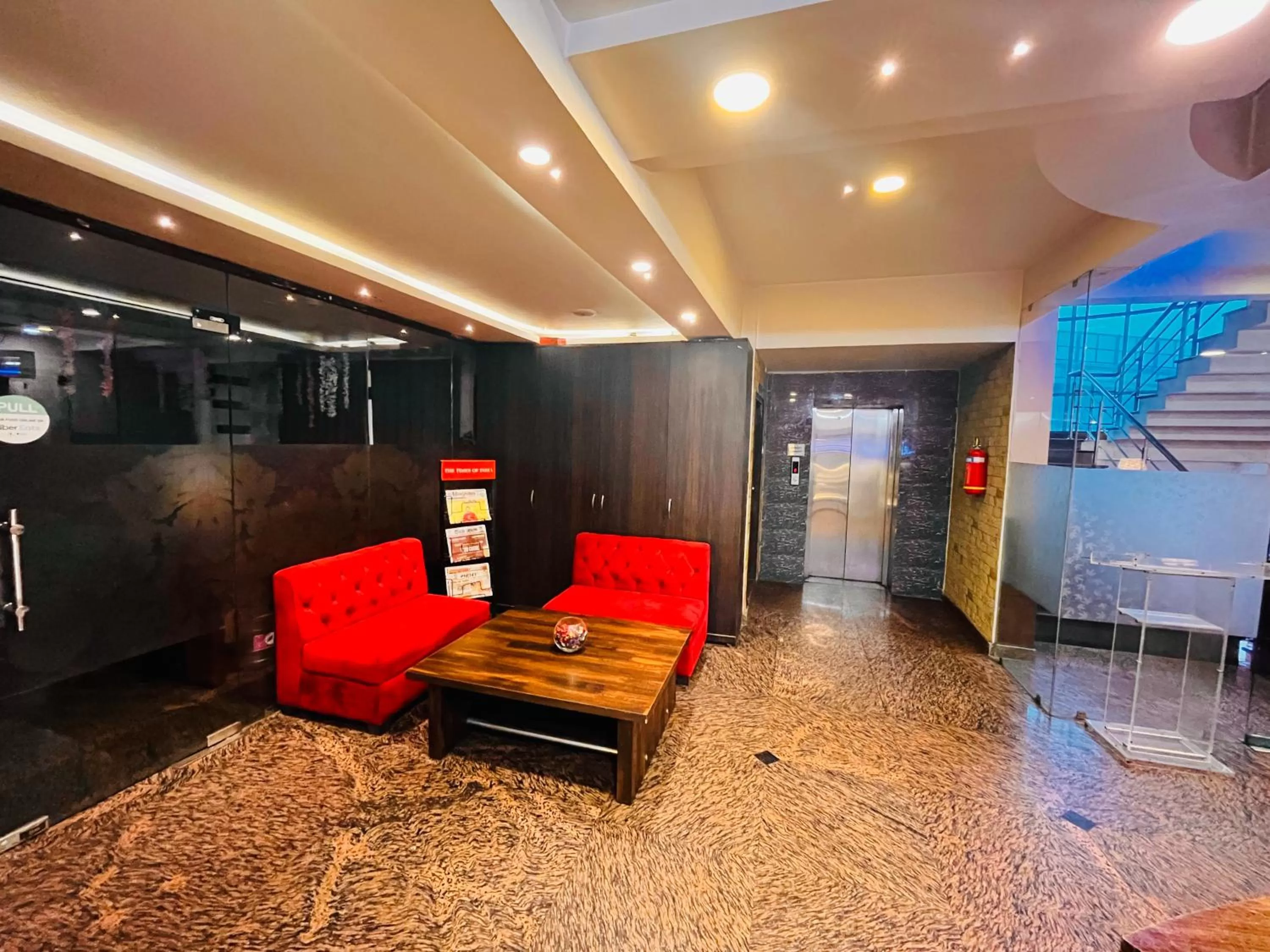 Seating area, Lobby/Reception in Hotel The Leaf - Gomti Nagar Lucknow