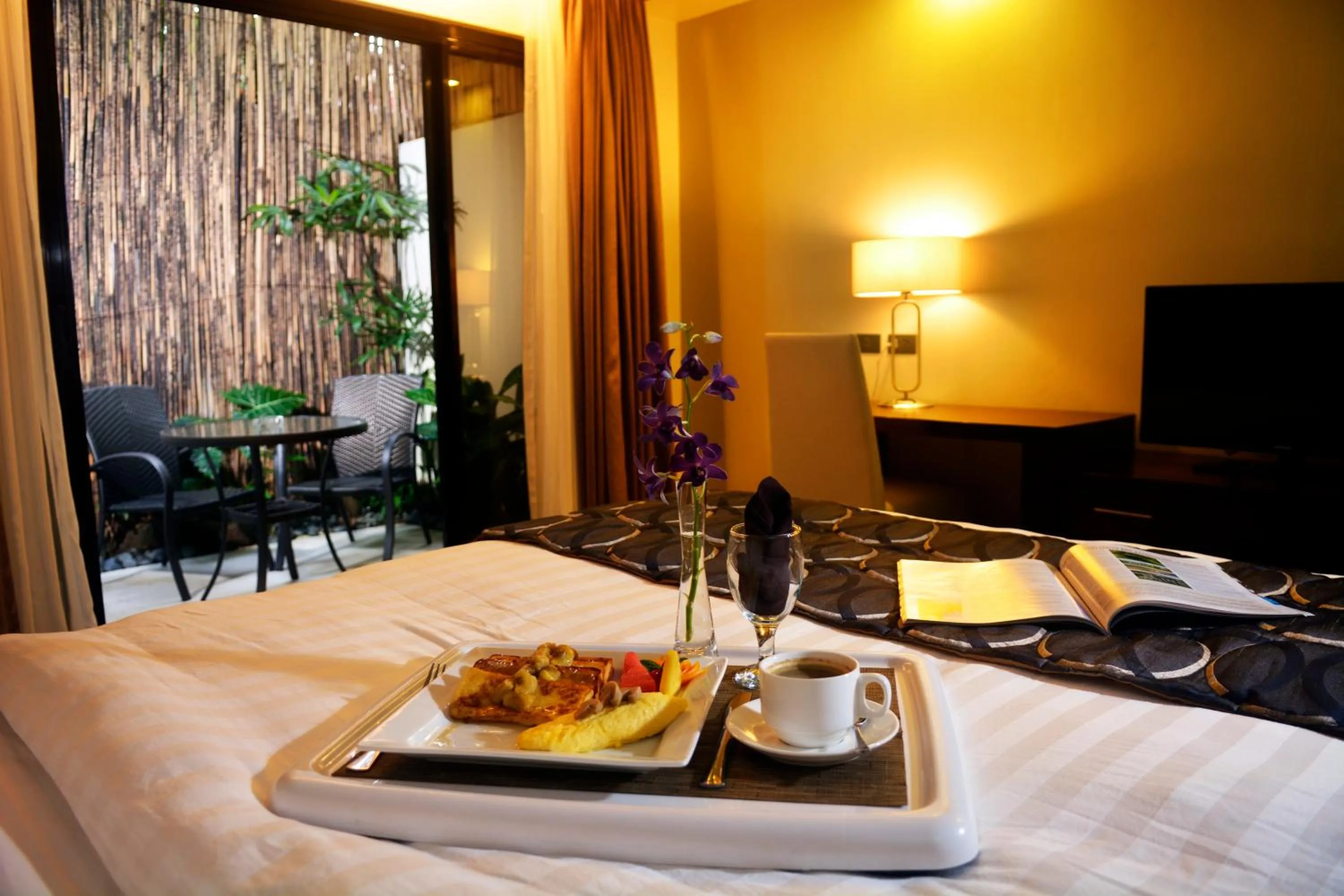 Bedroom, Bed in Ariana Hotel