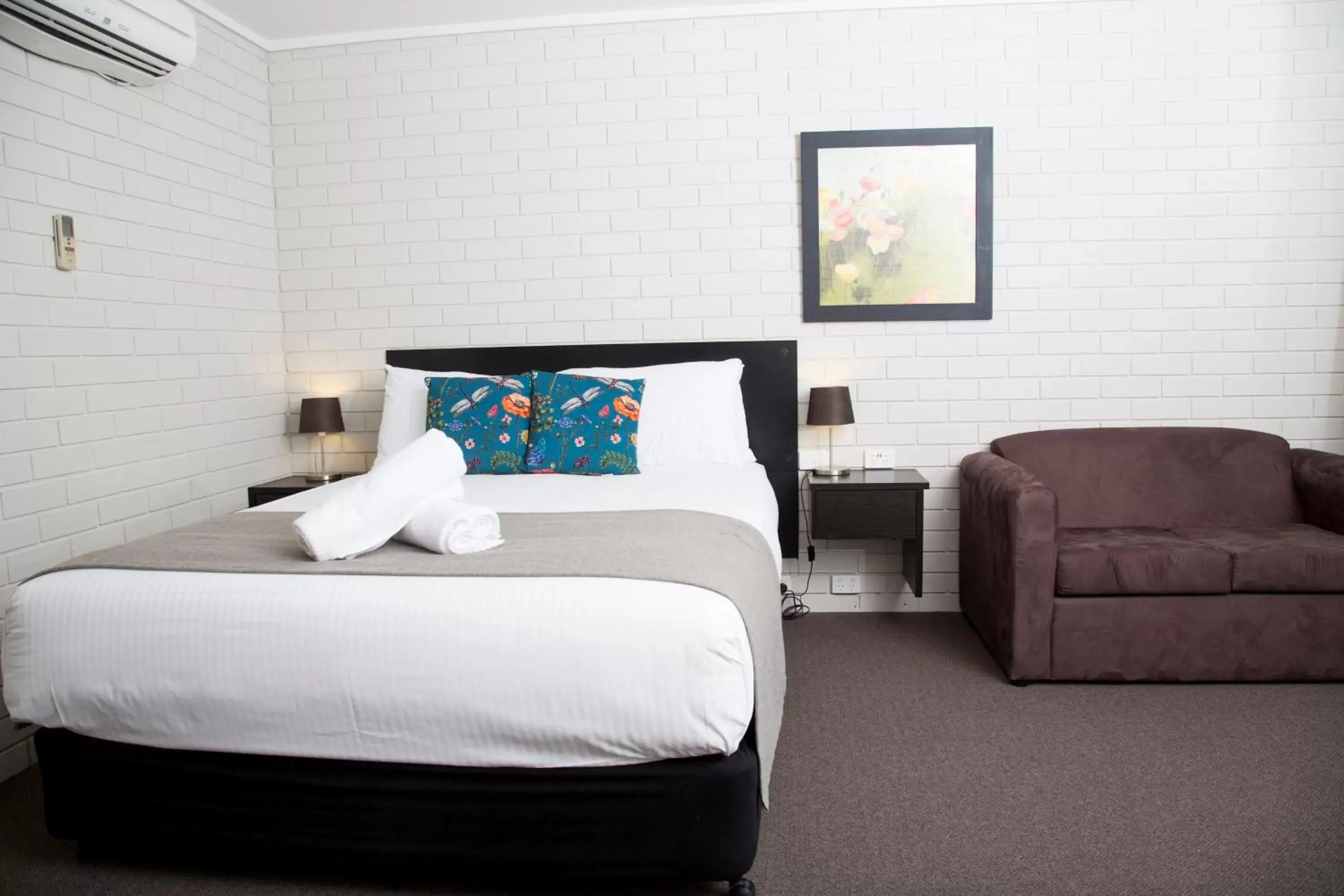 Photo of the whole room, Bed in Crystal Fountain Motel Albury