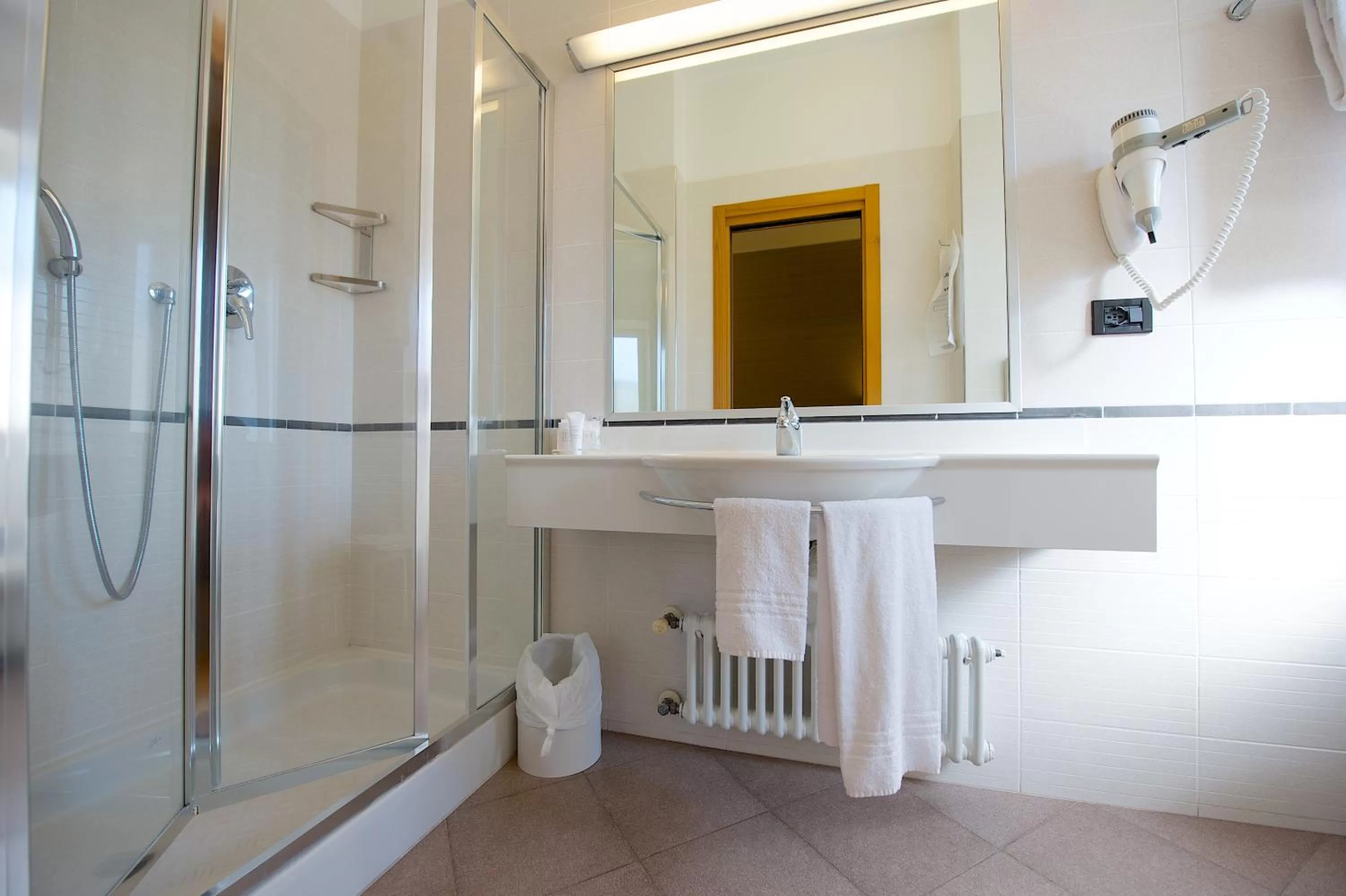 Shower in Best Western Hotel Luxor