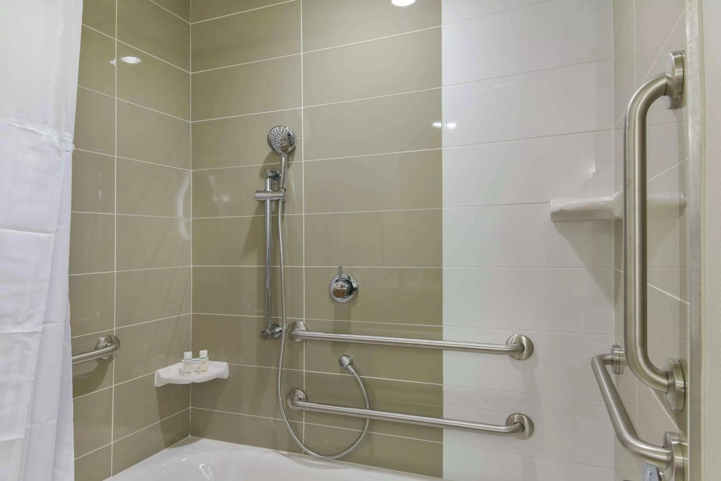 Bathroom in Hilton Garden Inn Raleigh/Crabtree Valley