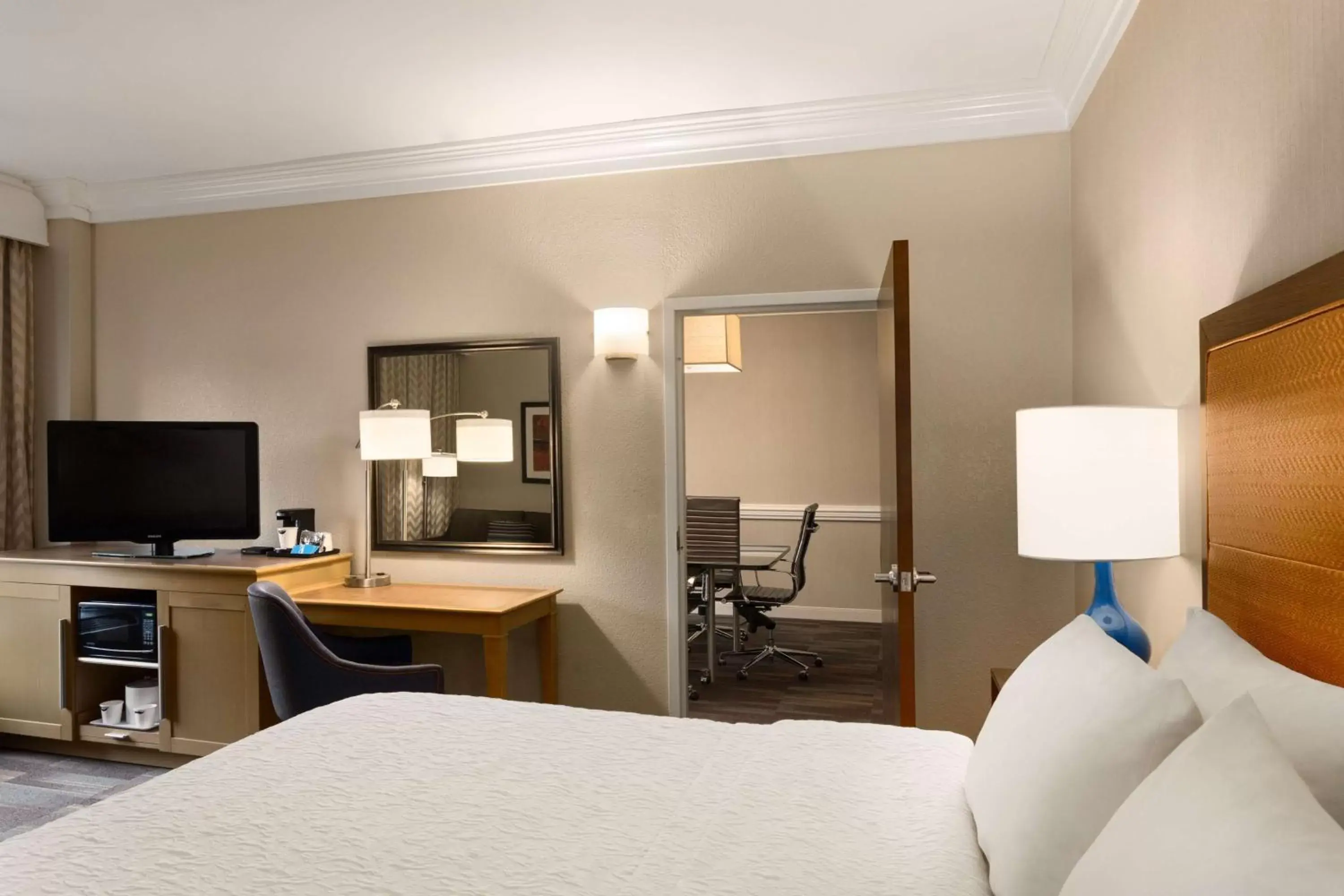Bedroom, Bed in Hampton Inn by Hilton Fort Smith