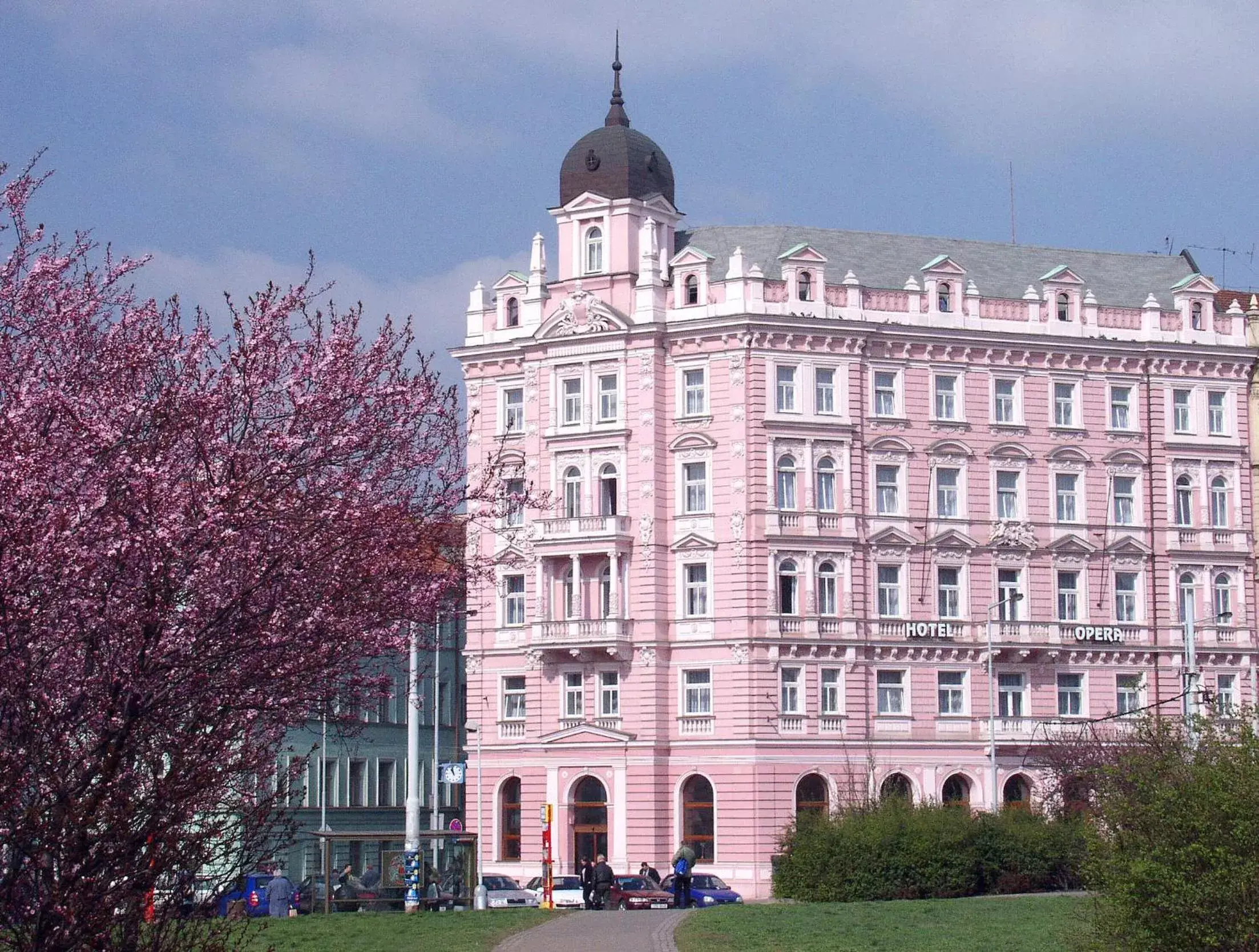 Facade/entrance in Hotel Opera