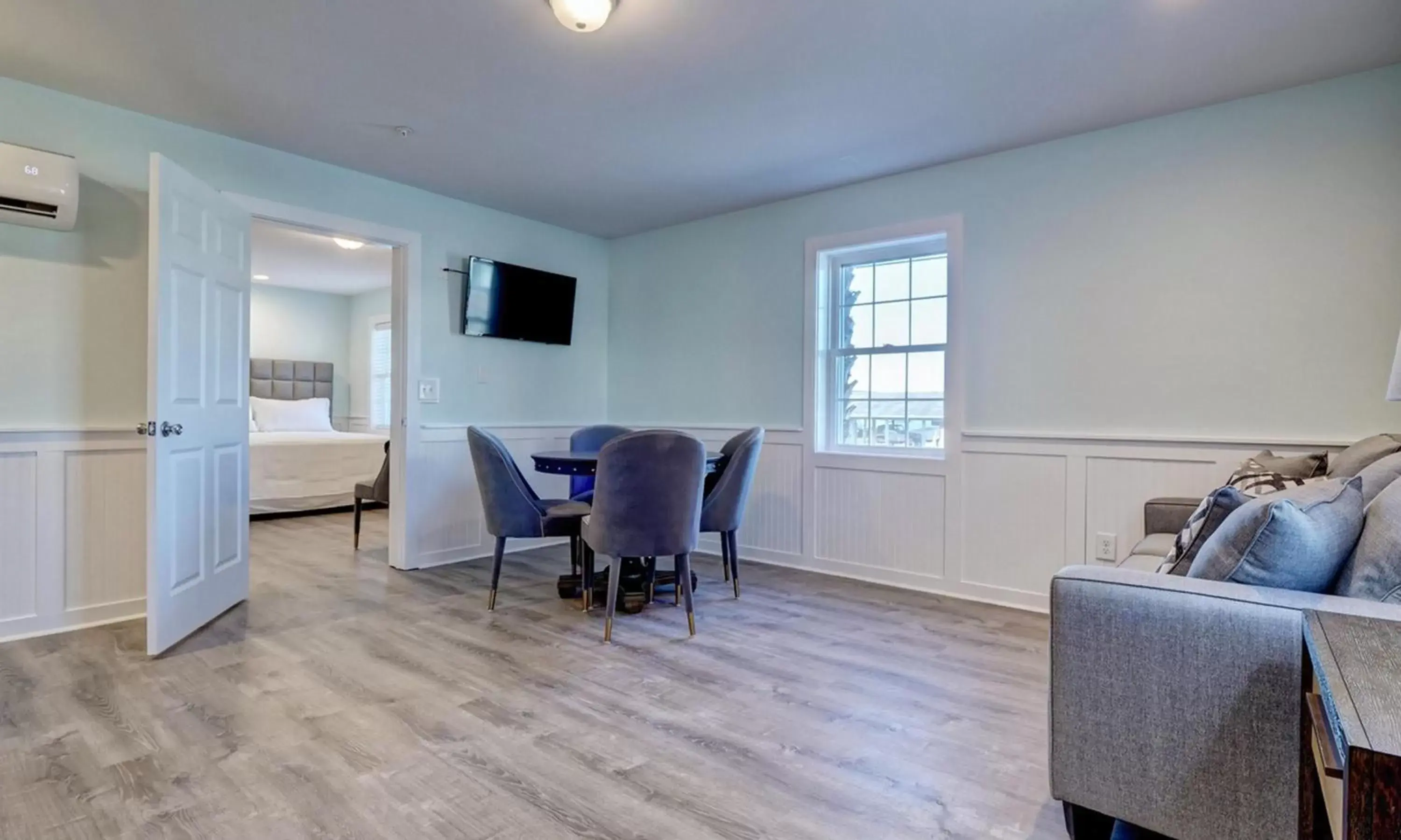 Seating Area in Loggerhead Inn and Suites by Carolina Retreats
