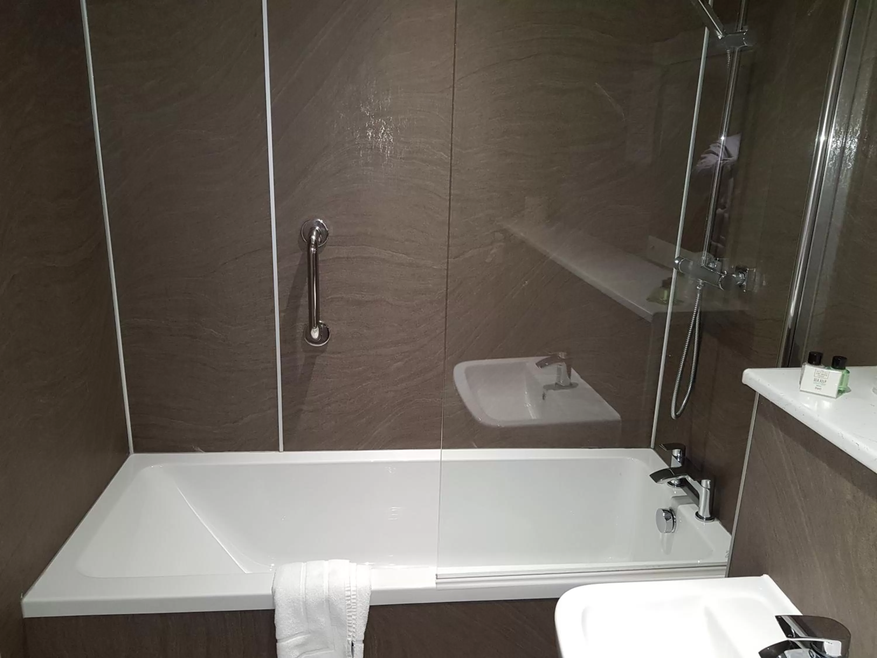 Shower in Dunmuir Hotel