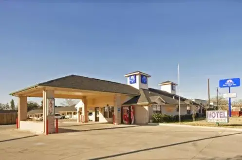 Facade/entrance, Property Building in Americas Best Value Inn Weatherford