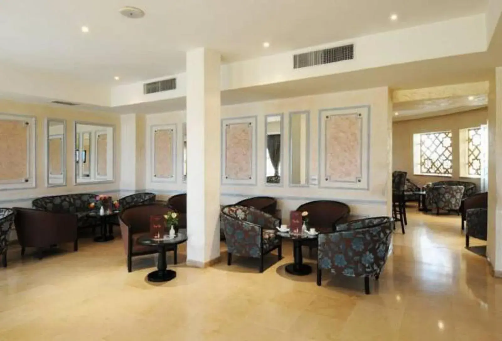 Lounge or bar, Lobby/Reception in Hotel du Parc