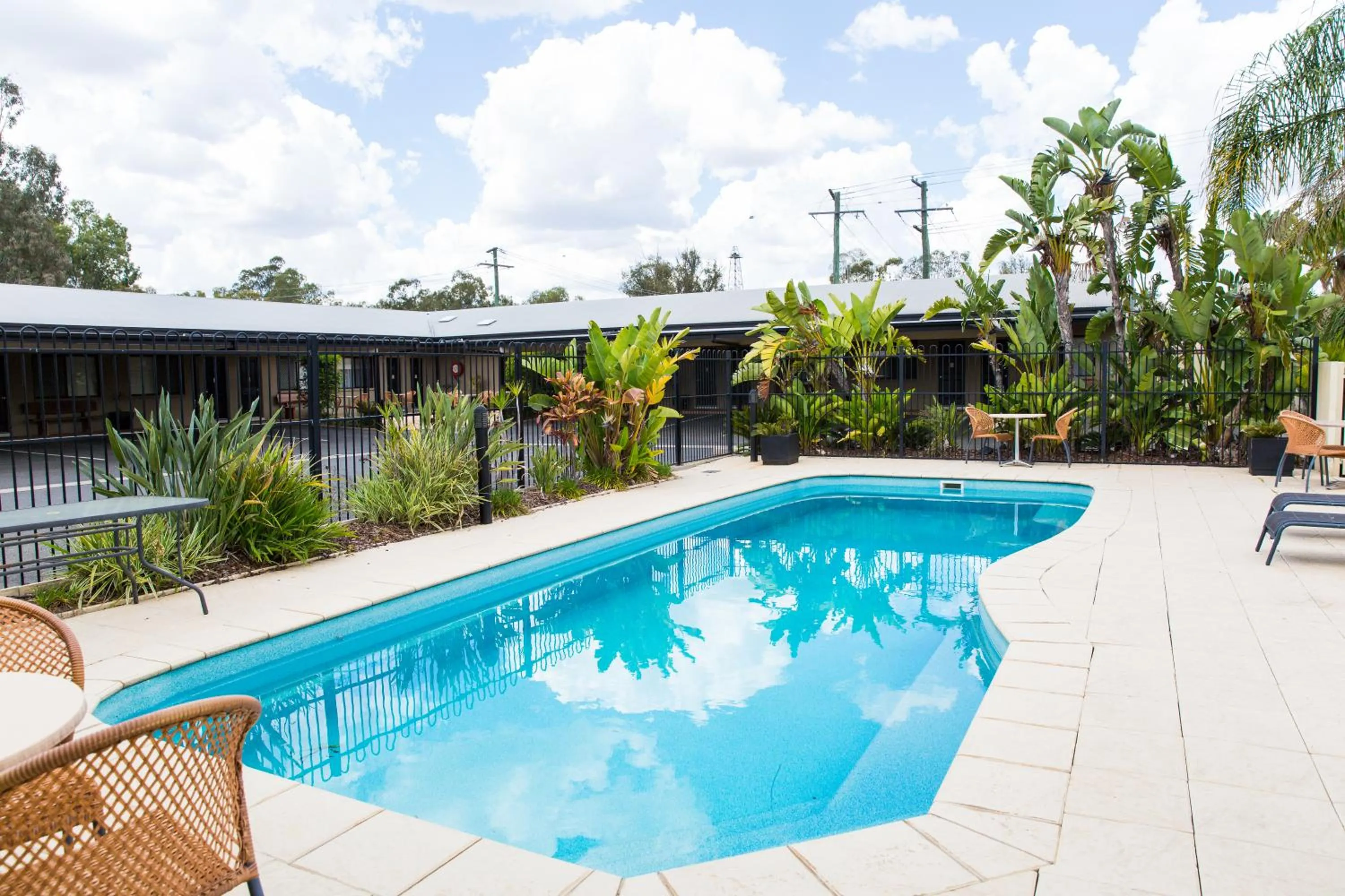 Swimming pool in Best Western Bungil Creek Motel