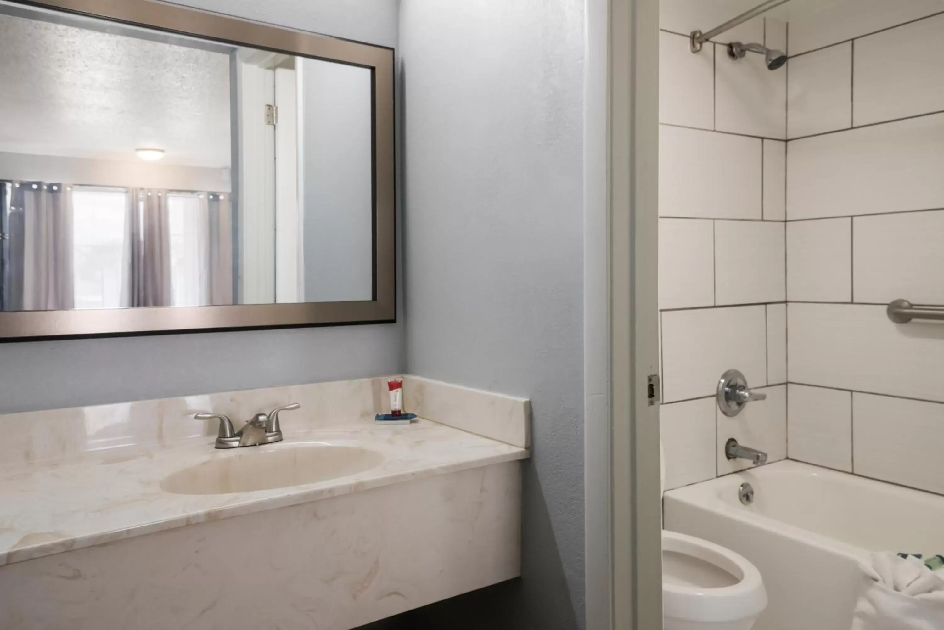 Shower, Bathroom in Americas Best Value Inn and Suites Blytheville