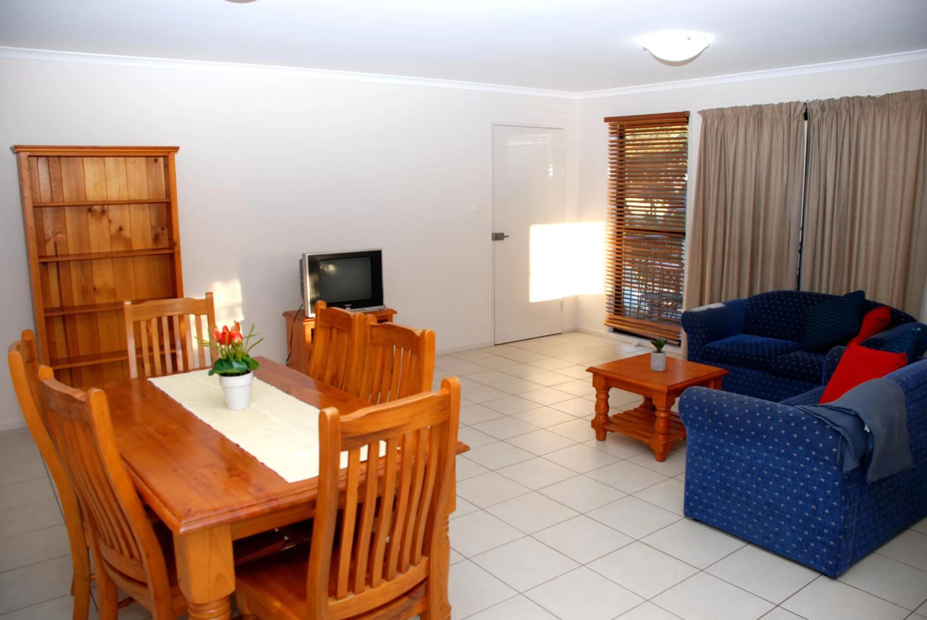 Living room in Amberoo Apartments Tamworth