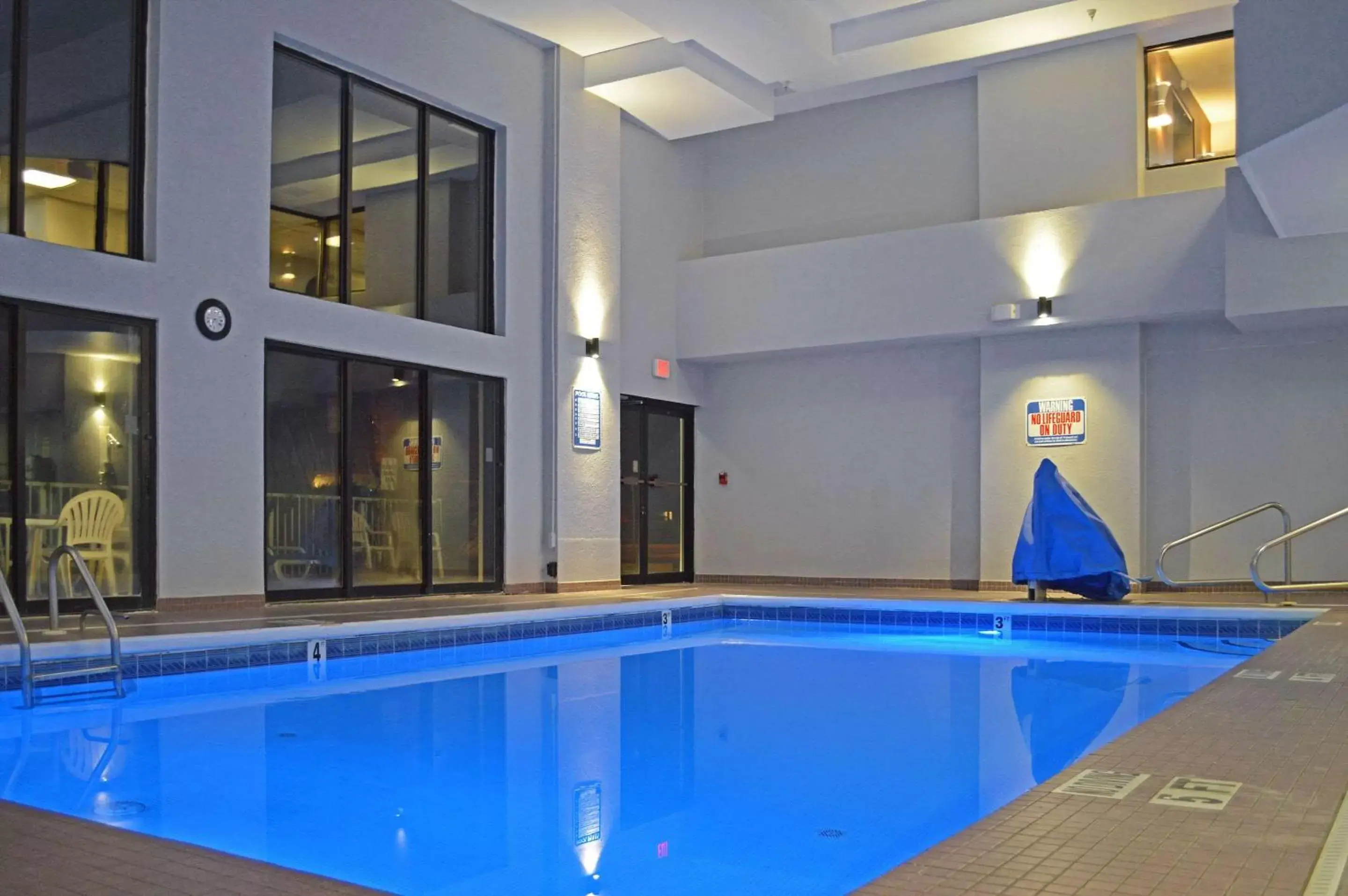 Swimming Pool in Quality Inn & Suites Rehoboth Beach – Dewey