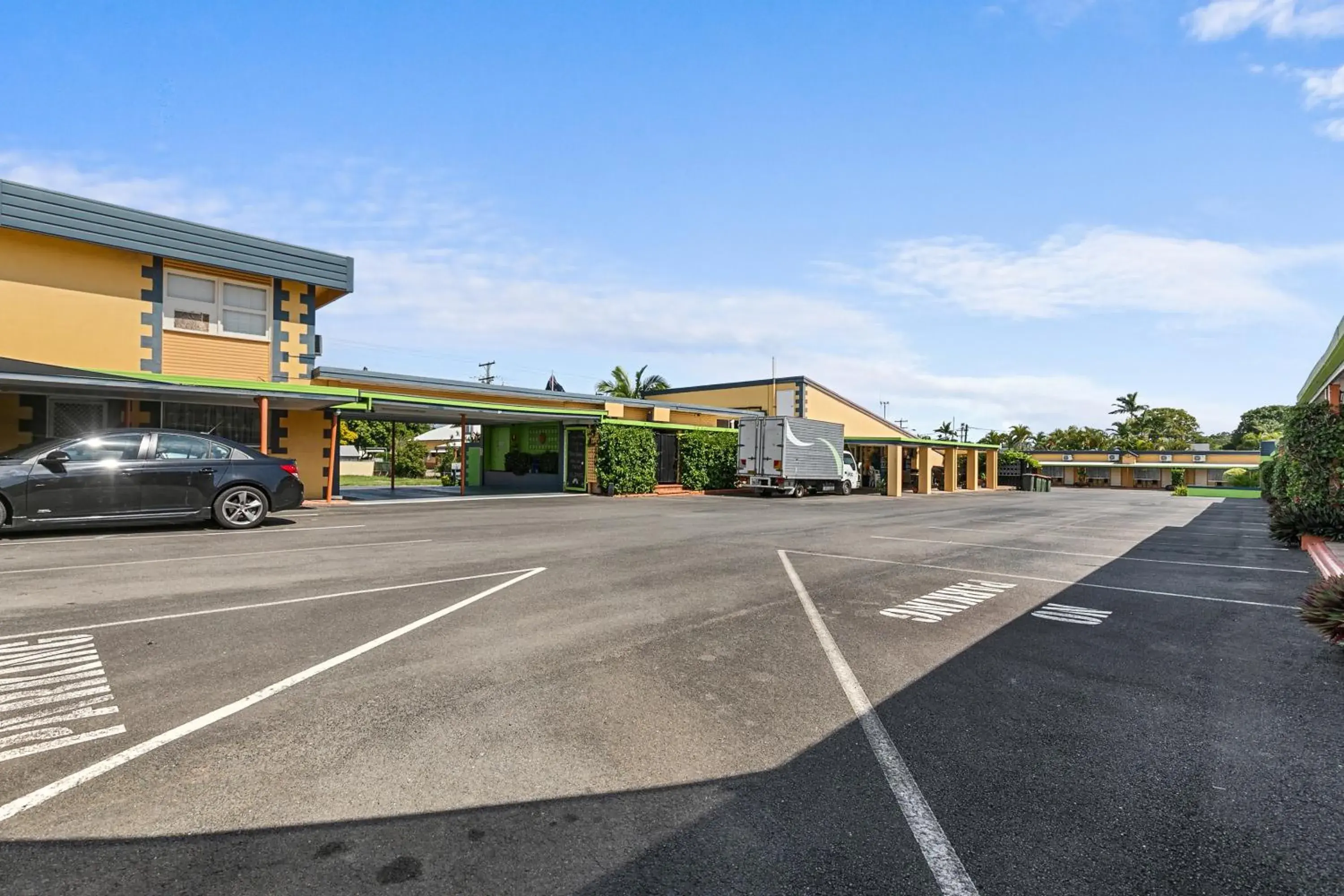 Inner courtyard view, Property Building in Arkana Motel