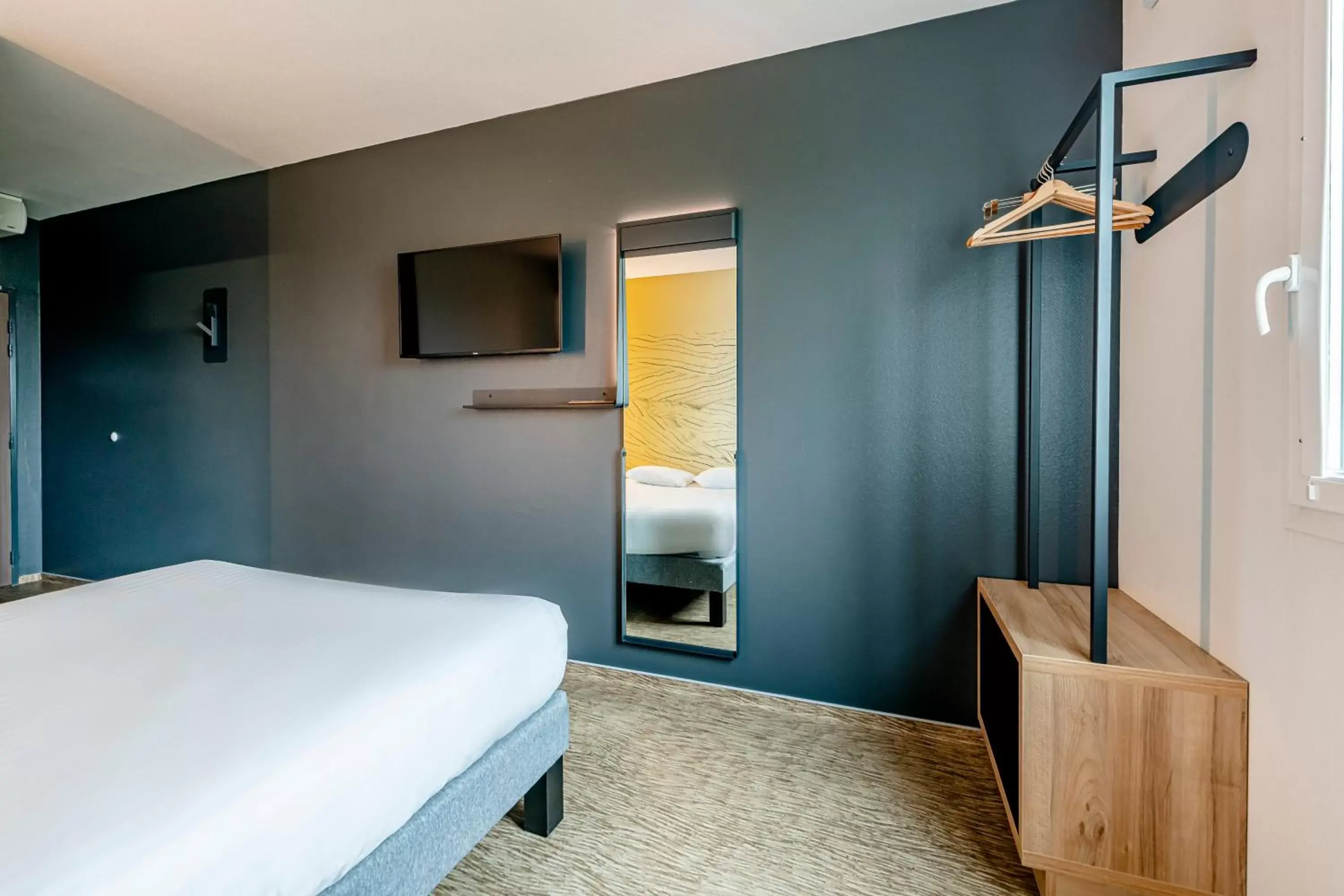 Bedroom, Bed in B&B HOTEL Bordeaux Talence