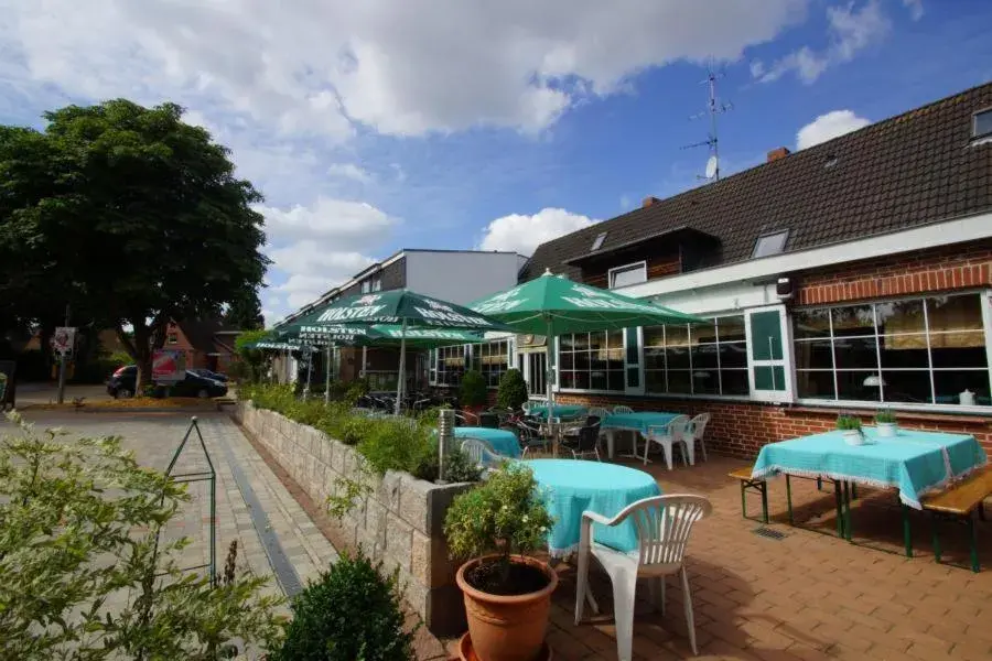 Balcony/Terrace, Swimming Pool in Hotel Grüner Jäger