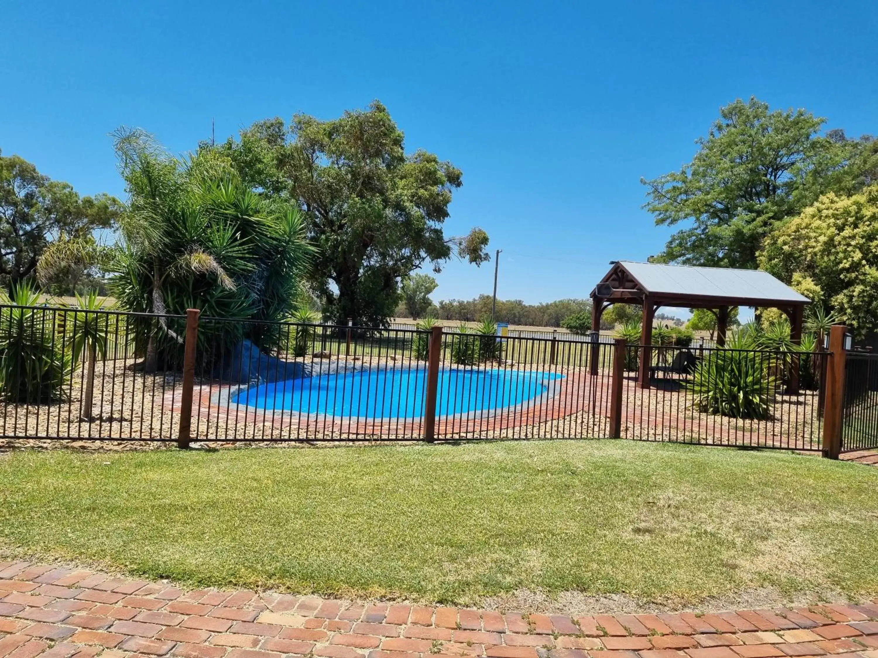 Pool view in Australian Homestead Motor Lodge