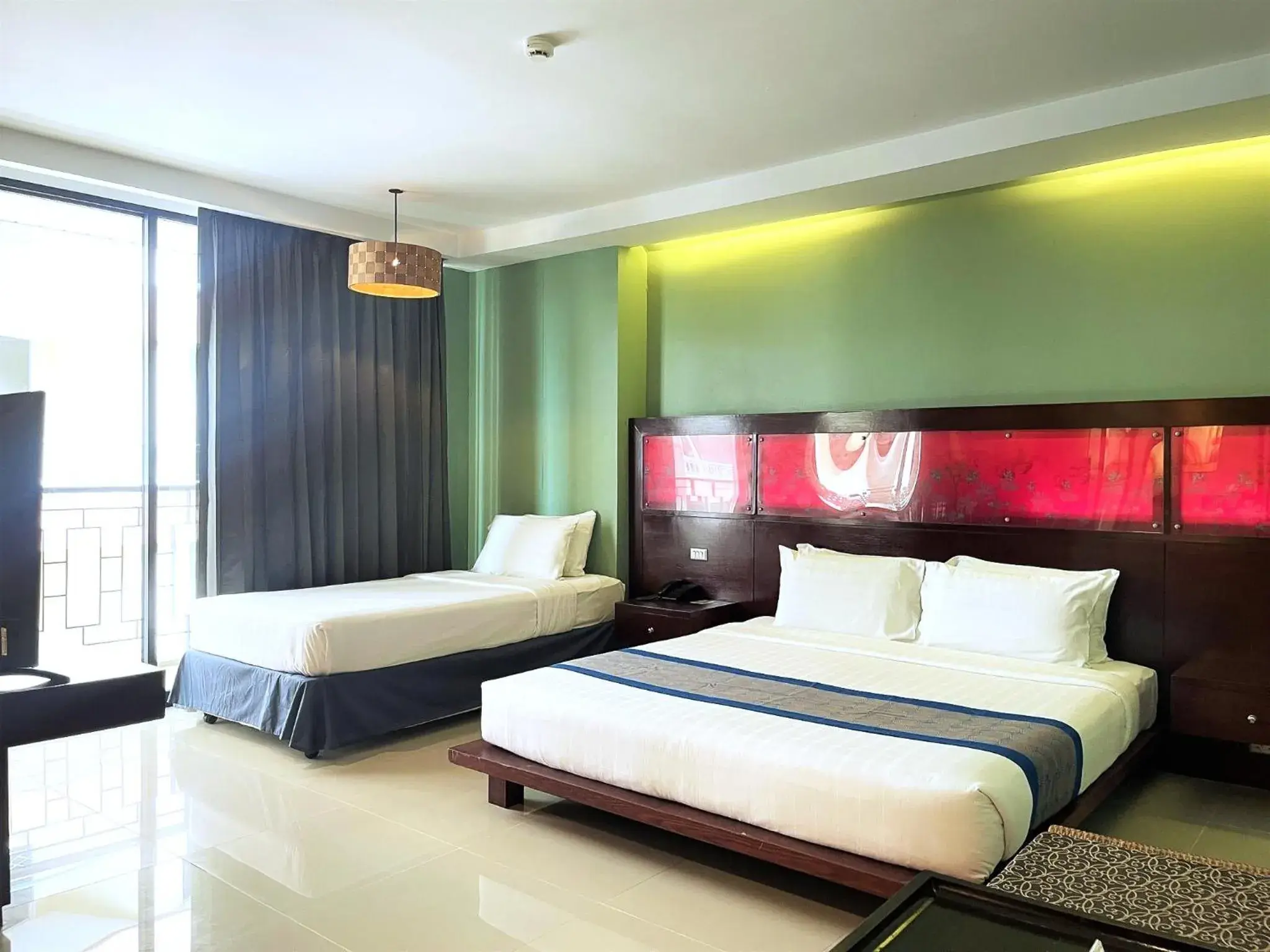 Deluxe Double Room in Long Beach Garden Hotel & Pavilions Deluxe Double Room in Long Beach Garden Hotel & Pavilions