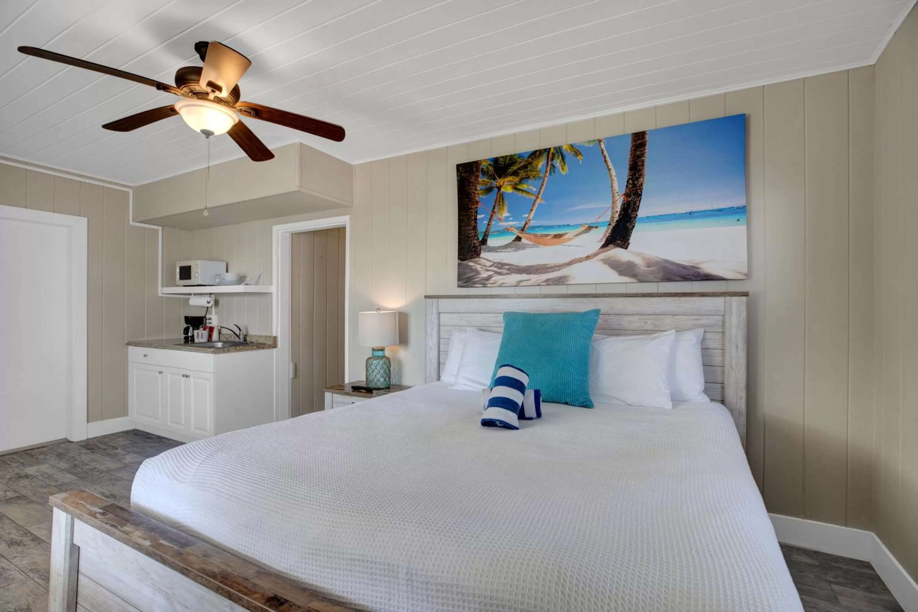 Bedroom, Bed in Seascape Resort & Marina