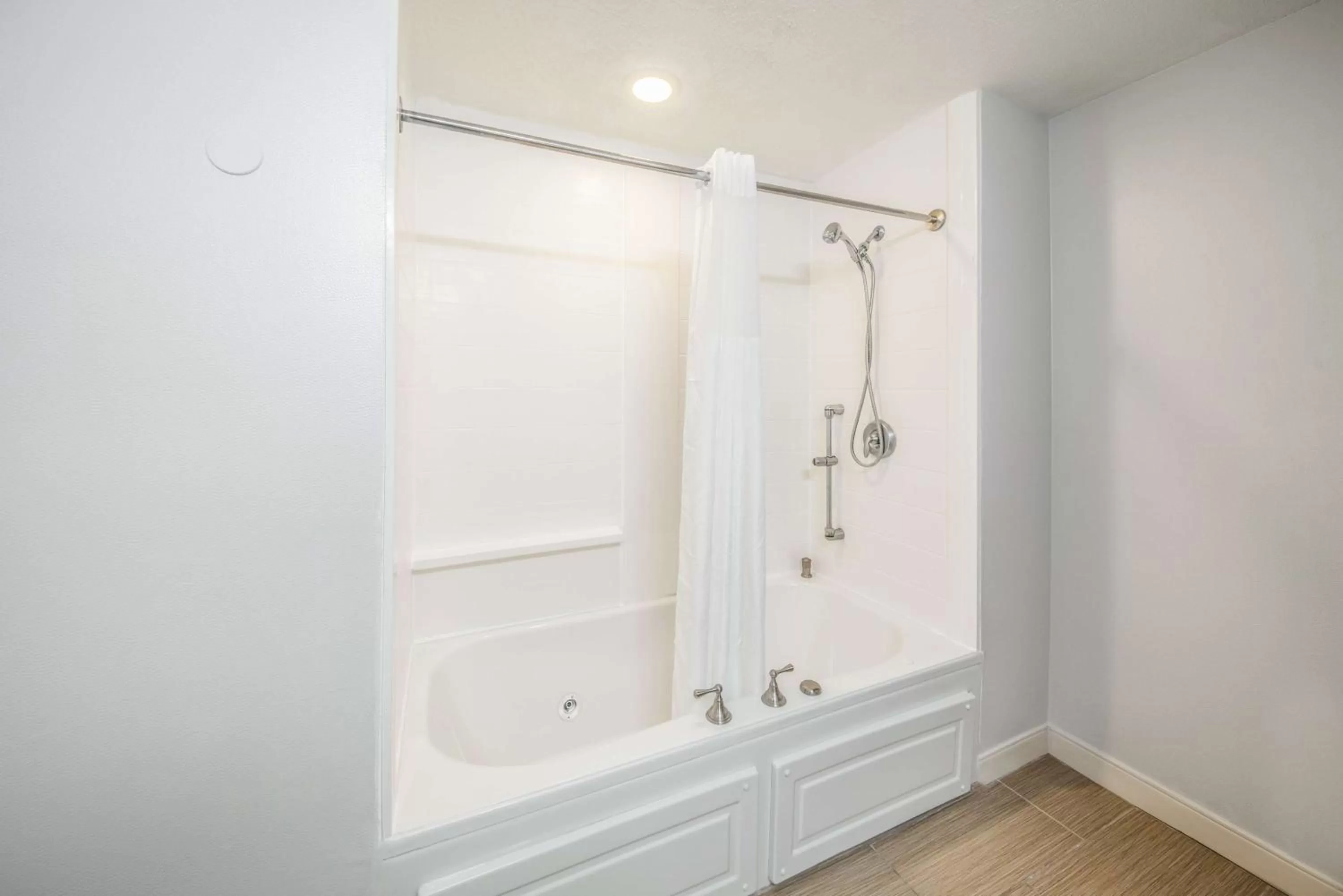 Bathroom in Hampton Inn Greenfield