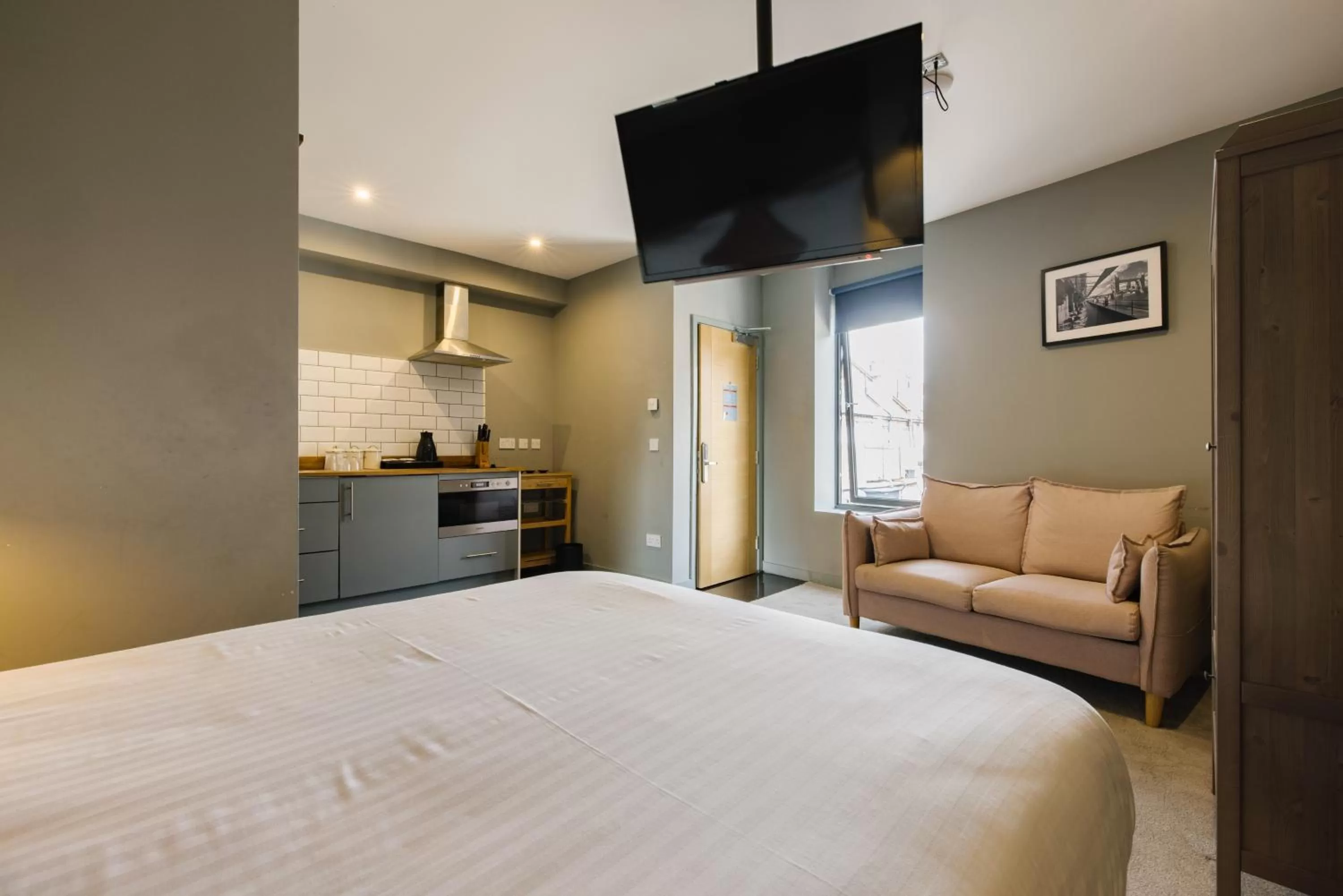 Bedroom in TowerBridge64