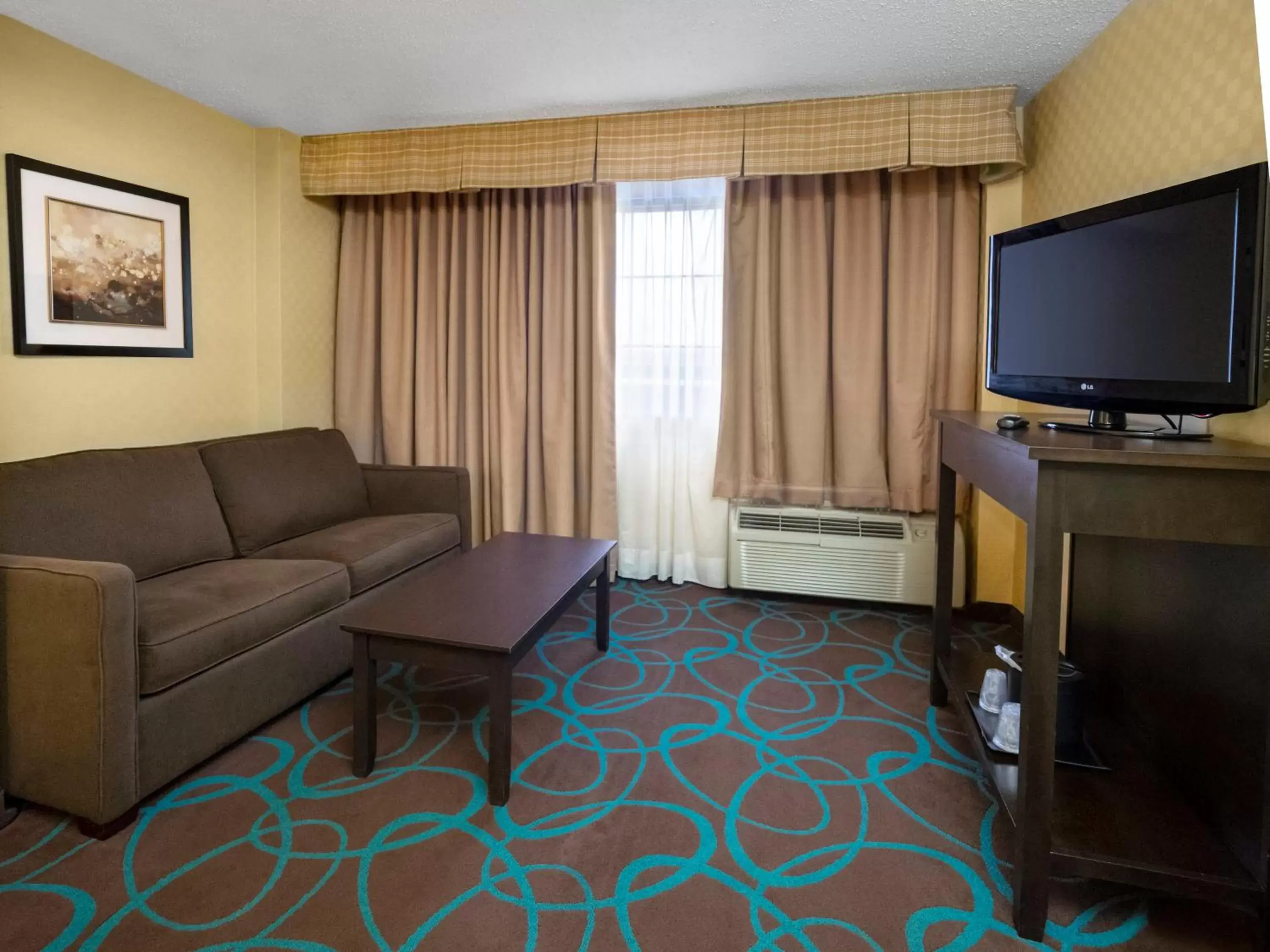 Photo of the whole room, TV/Entertainment Center in Holiday Inn Niagara Falls-Scenic Downtown, an IHG Hotel