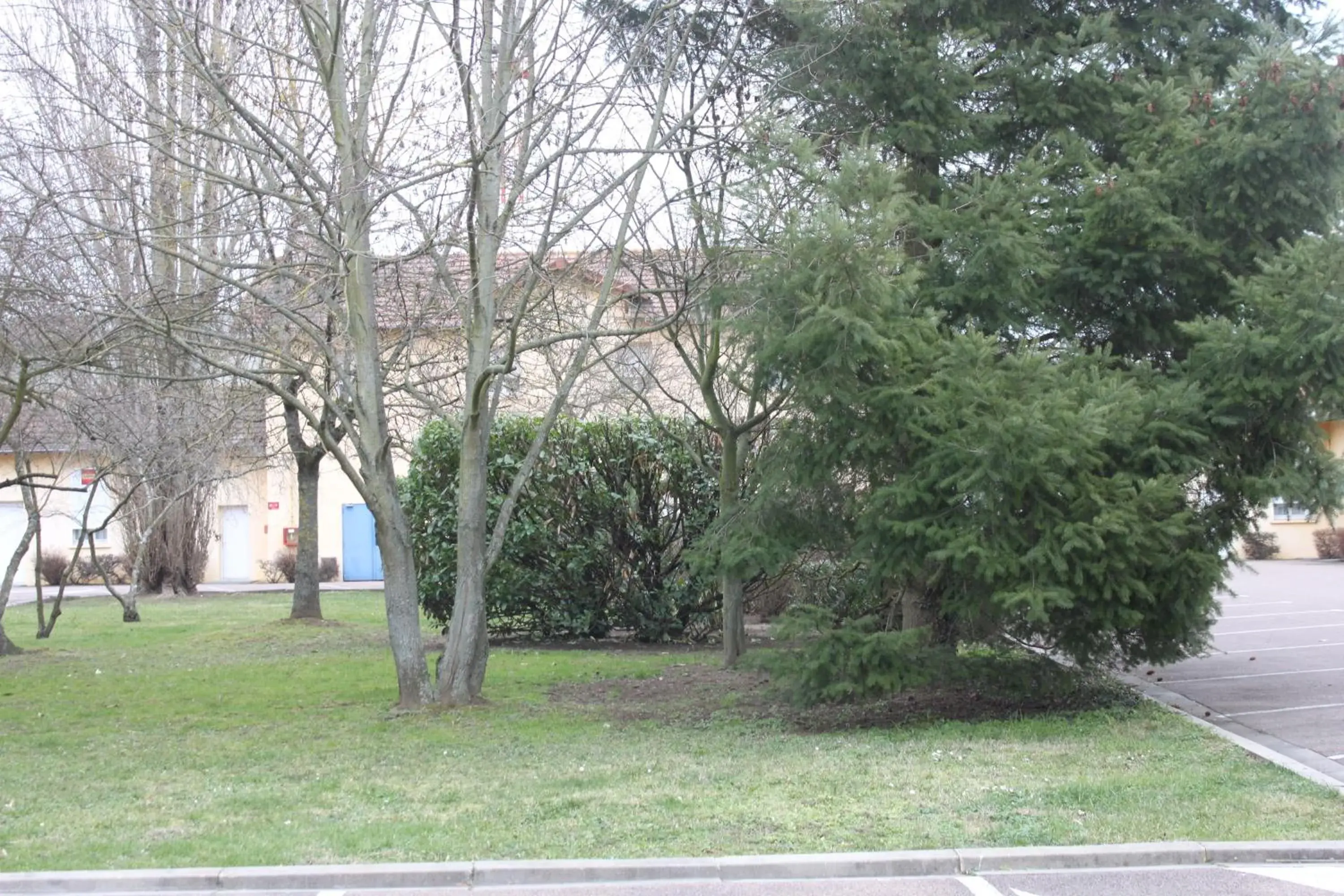 Facade/entrance, Garden in Hôtel & Résidence Avermes