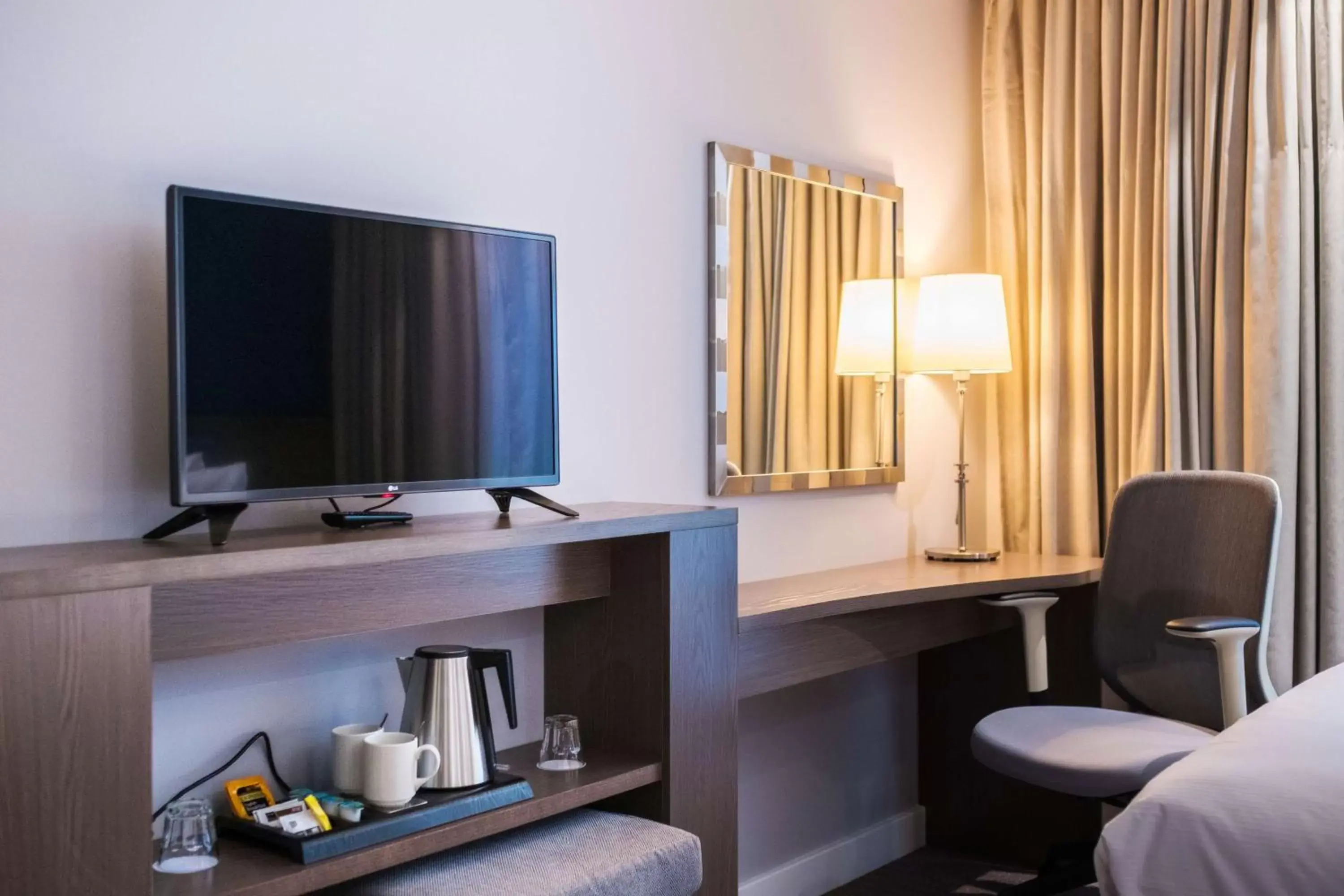 Bed in Hampton By Hilton Aberdeen Airport Bed in Hampton By Hilton Aberdeen Airport