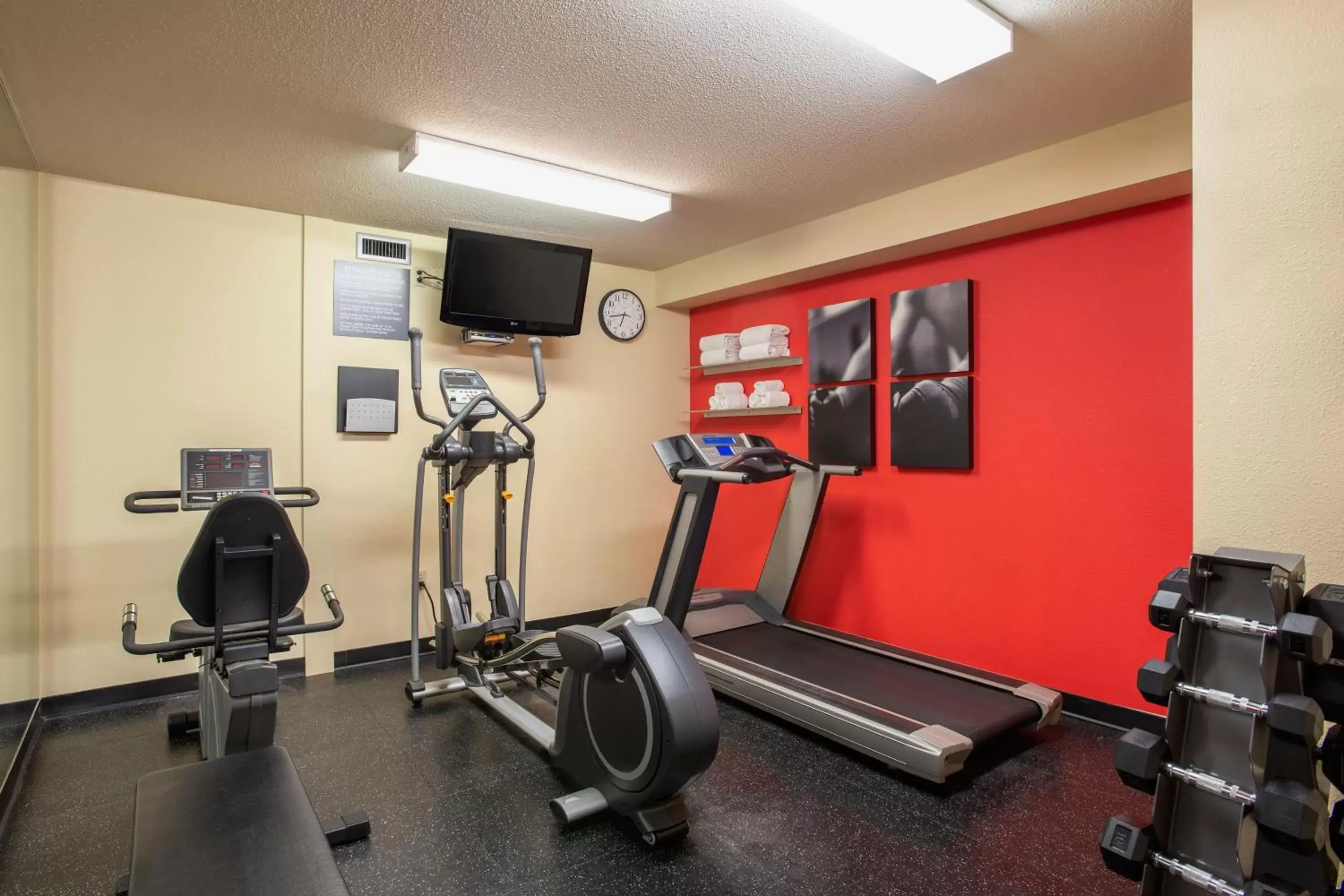 Fitness centre/facilities, Fitness Center/Facilities in Travelodge Suites by Wyndham Regina - Eastgate Bay