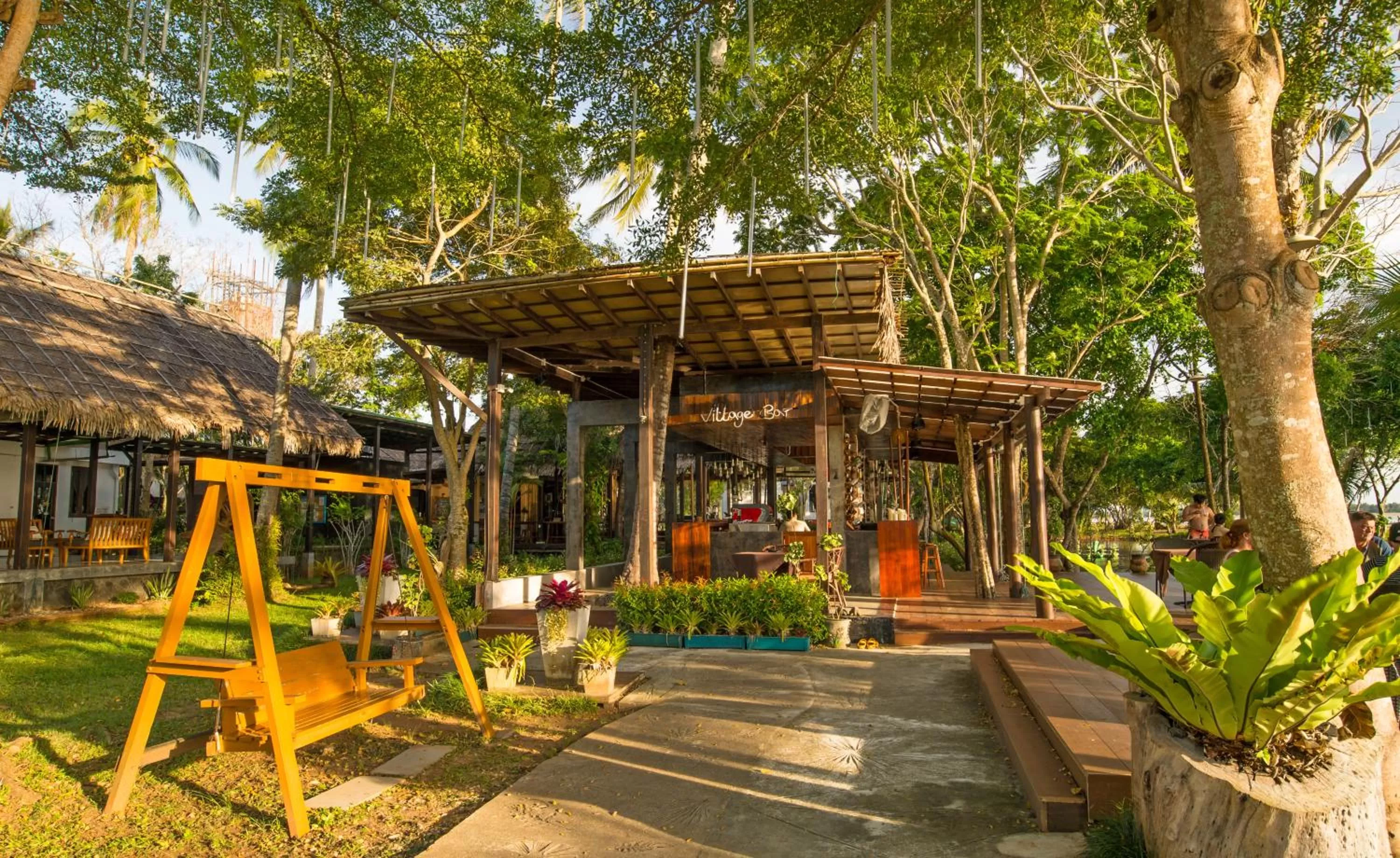 Lounge or bar in Islanda Hideaway Resort