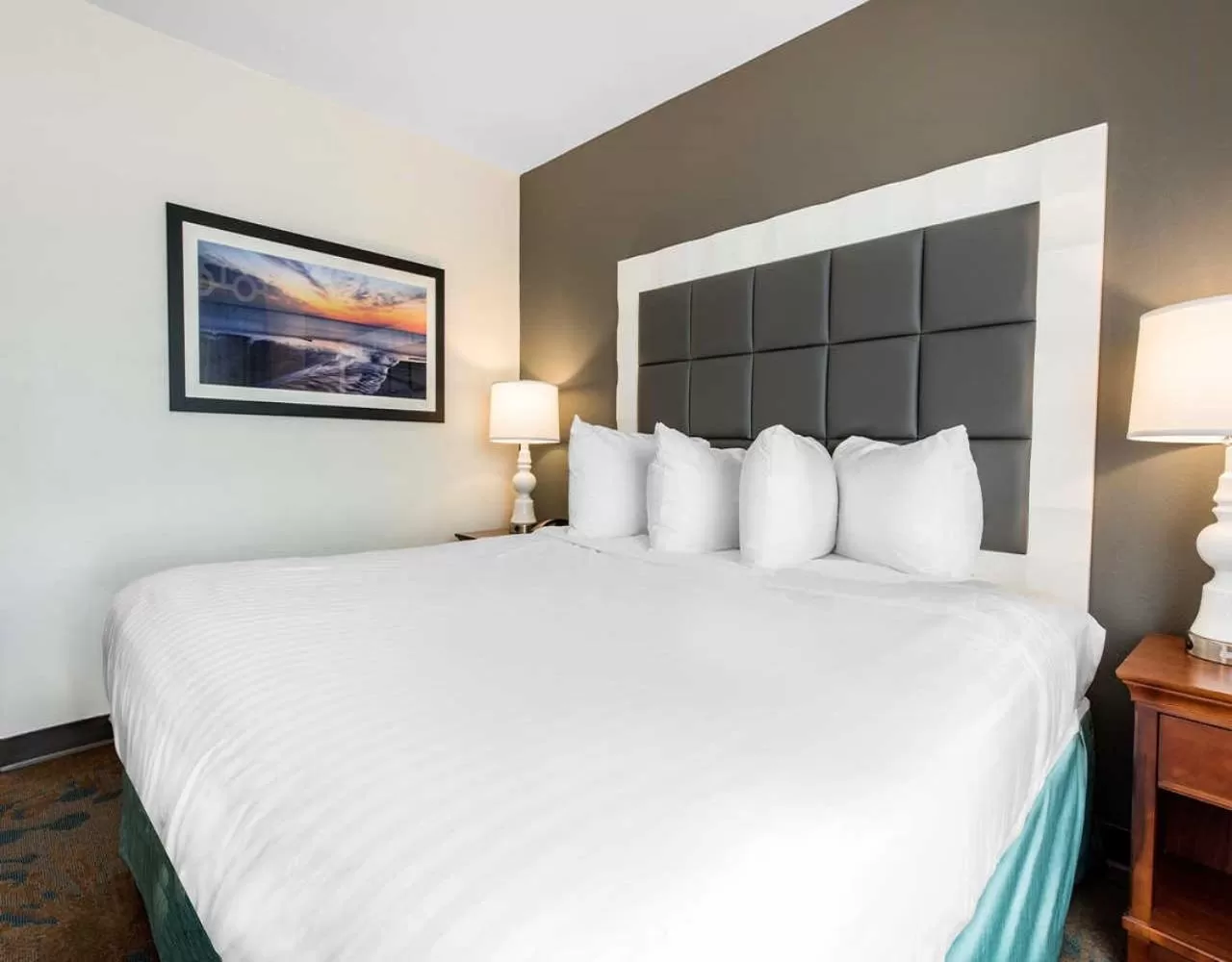 King Suite - Non-Smoking in Best Western Erie Inn & Suites