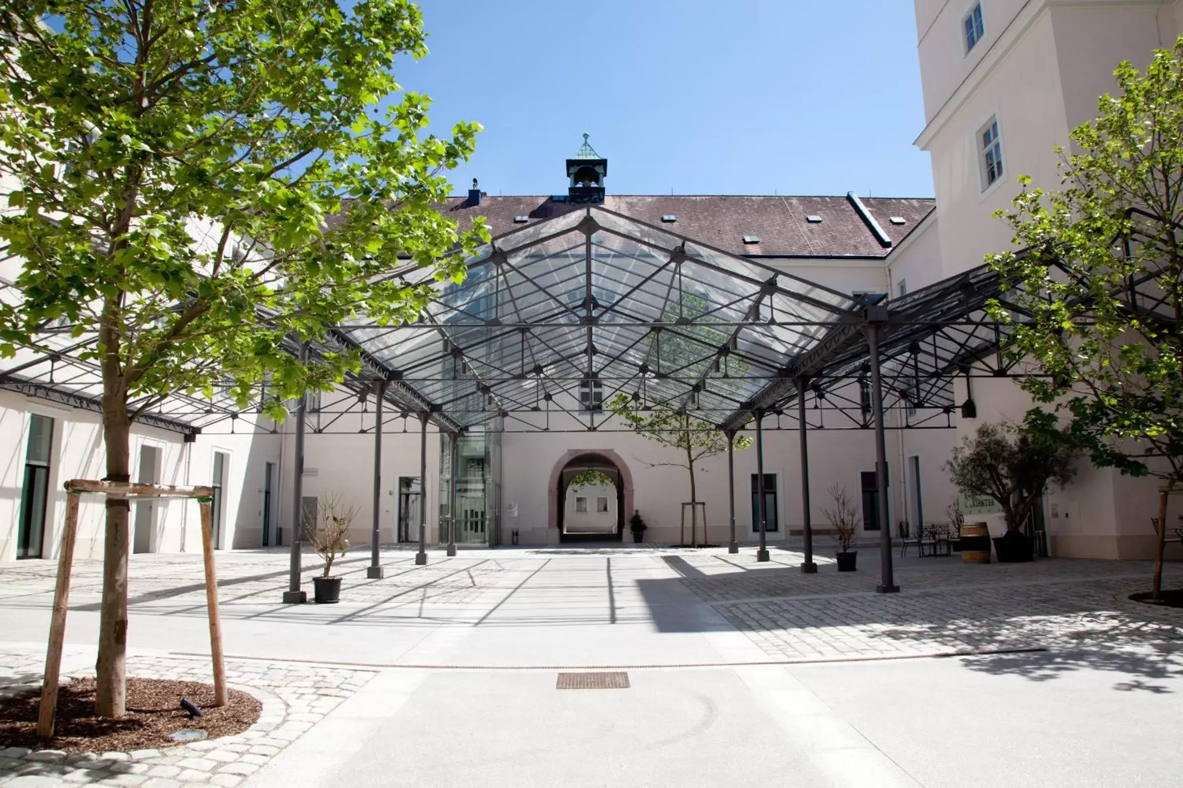 Patio, Property Building in Hotel Altes Kloster