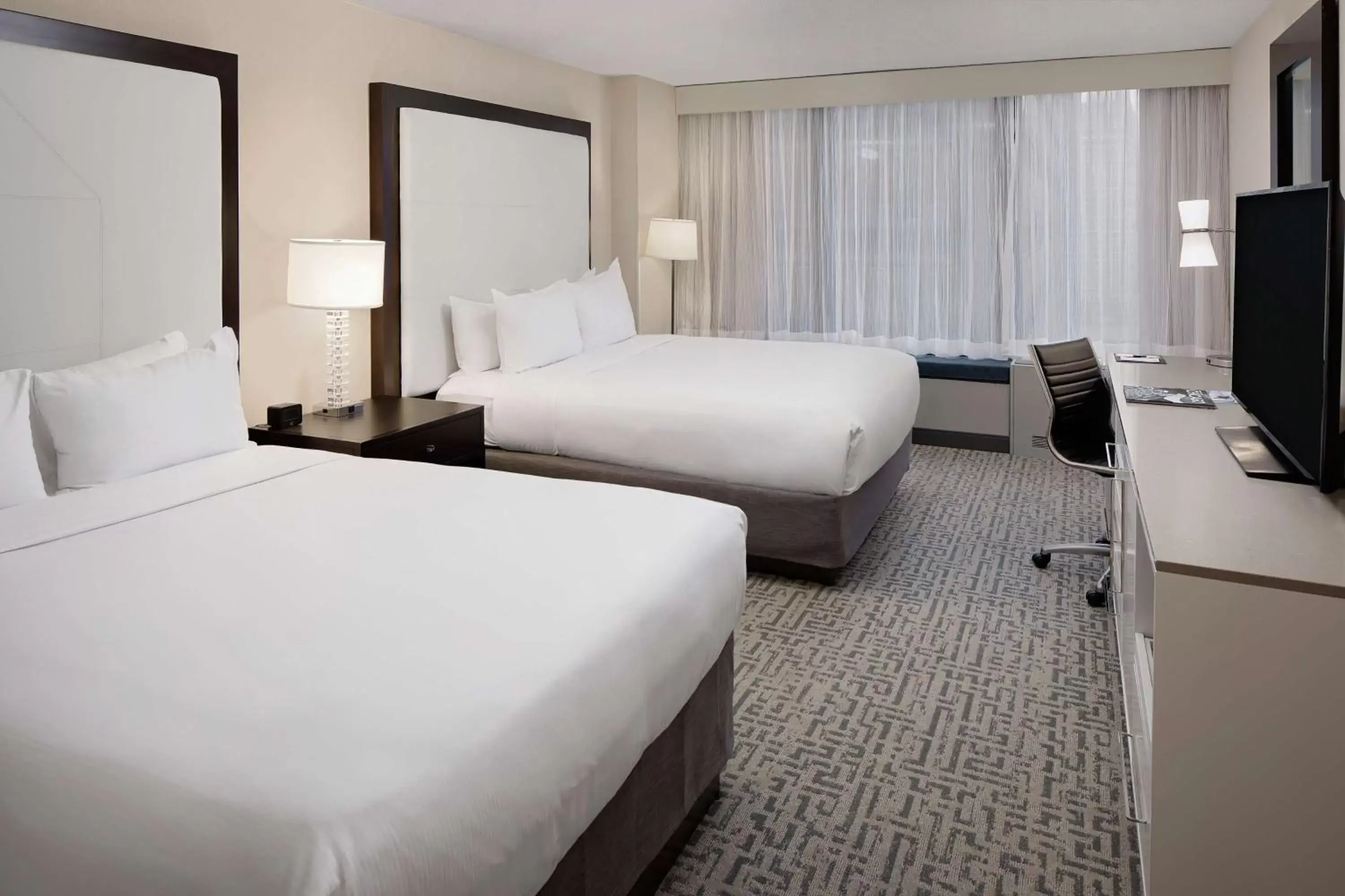 Bedroom, Bed in DoubleTree by Hilton Chicago Magnificent Mile