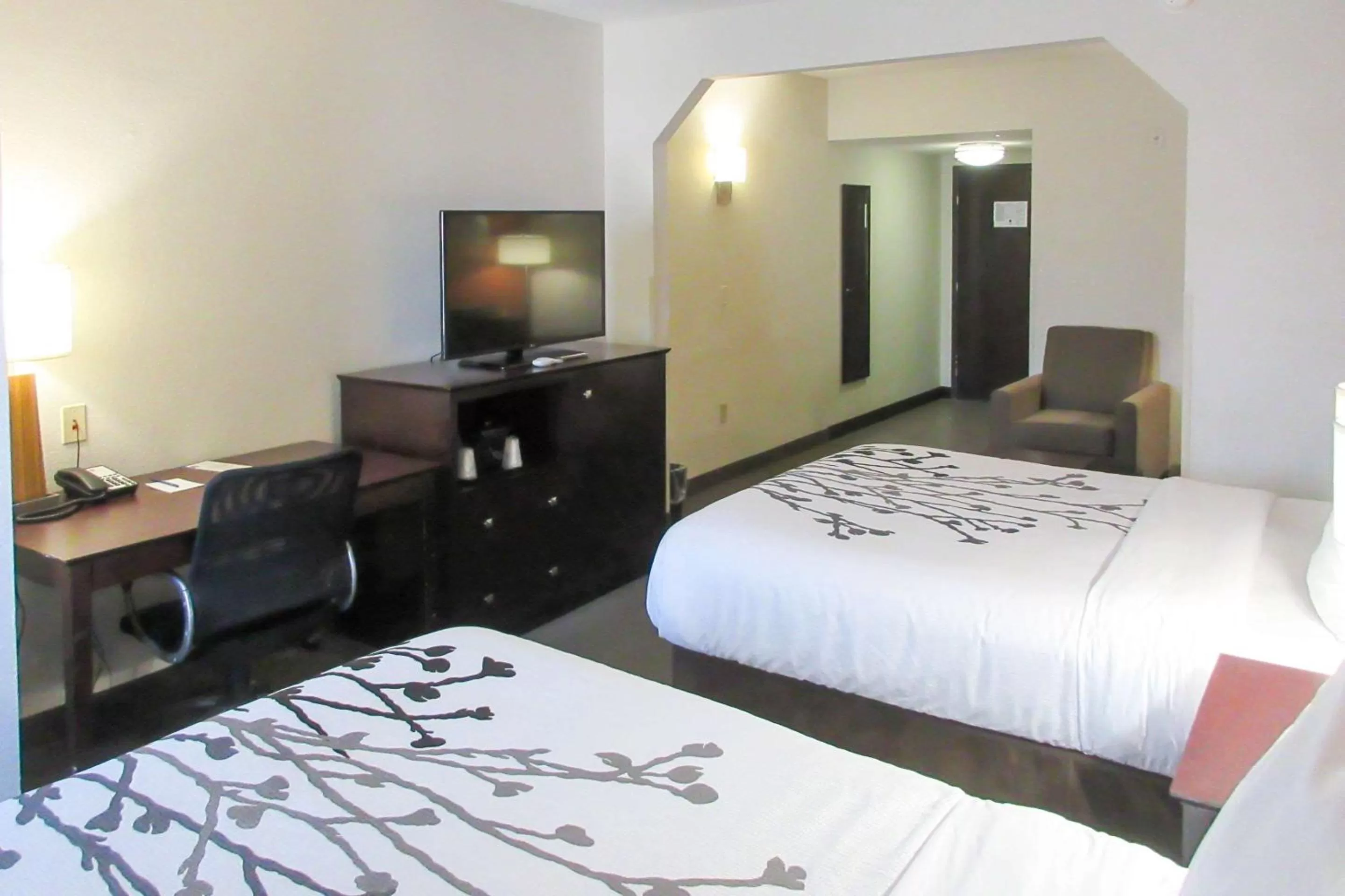 Photo of the whole room, Bed in Sleep Inn & Suites Ft Lauderdale International Airport